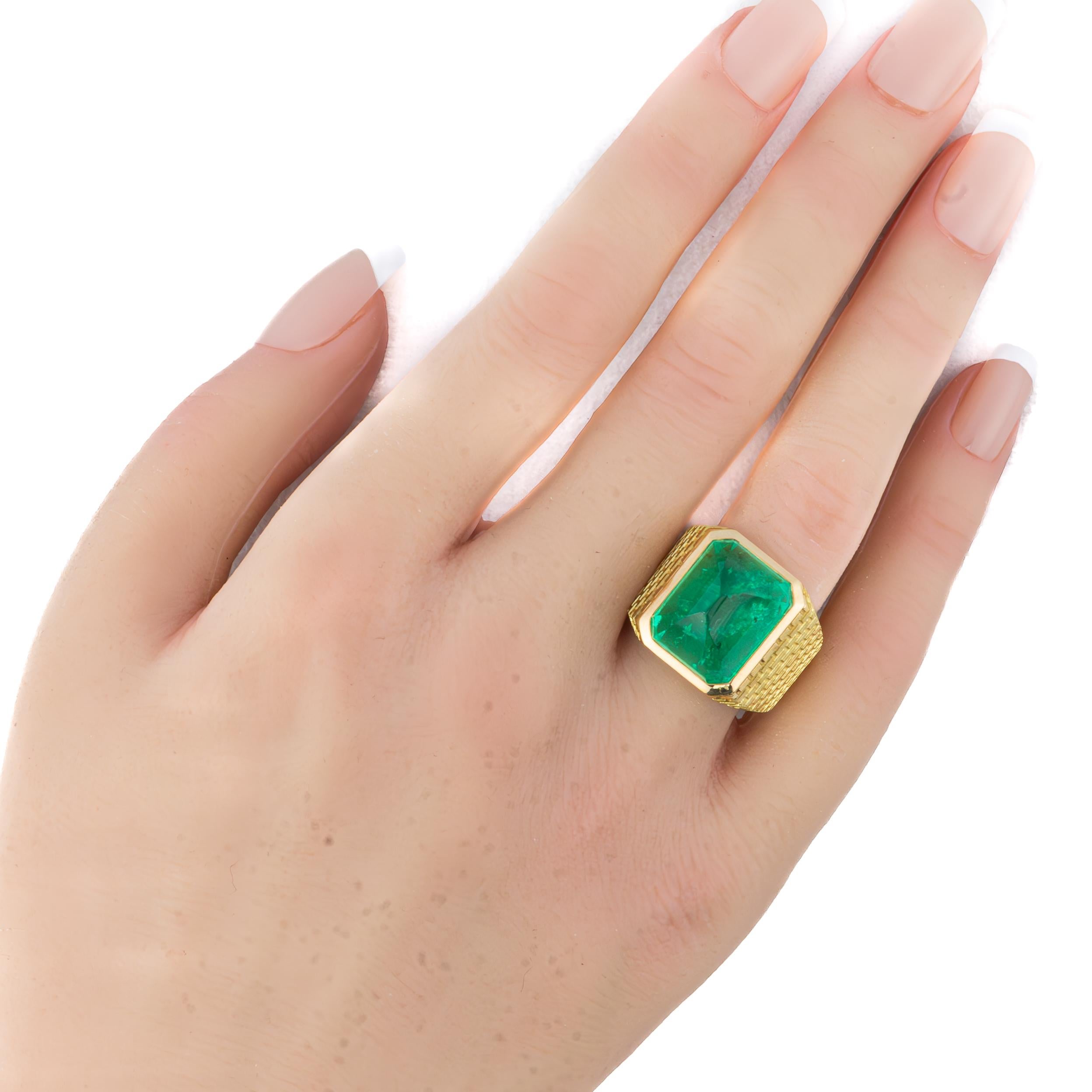 Retro Vintage Emerald Pyramid Gold Ring For Sale