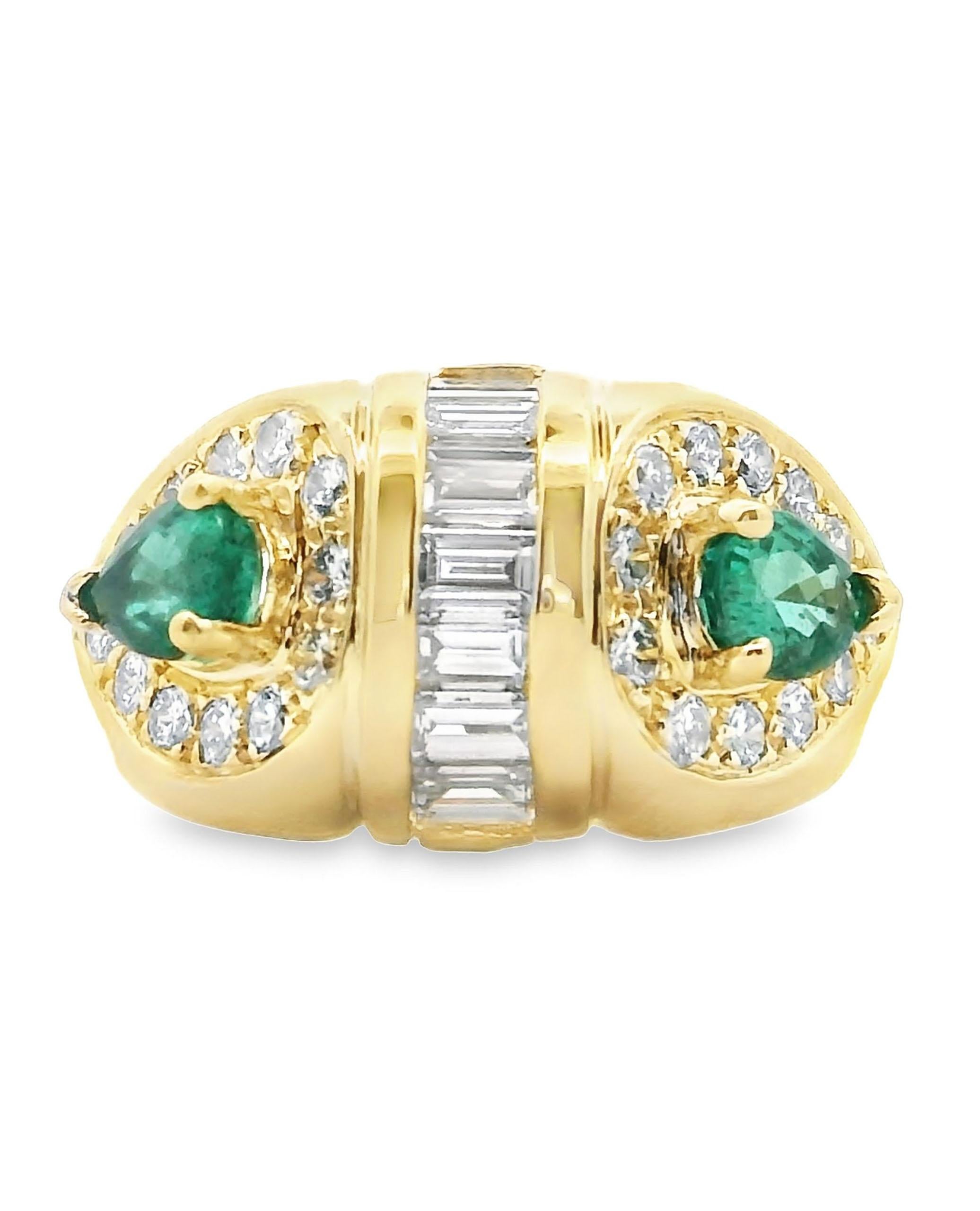 Vintage Birnenförmiger Smaragdring mit Baguette- und runden Diamanten aus 18 Karat Gold (Tropfenschliff) im Angebot