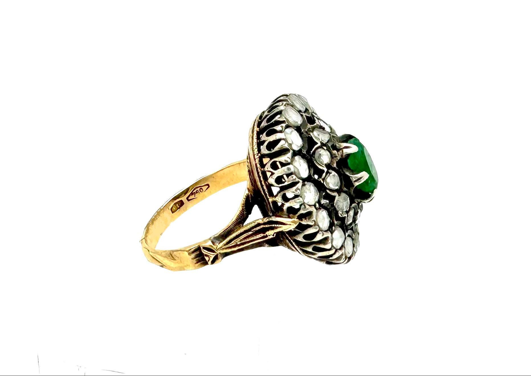 Vintage Emerald Rose Cut Diamond Ring 18K Yellow And White Gold In Good Condition For Sale In Munich, Bavaria