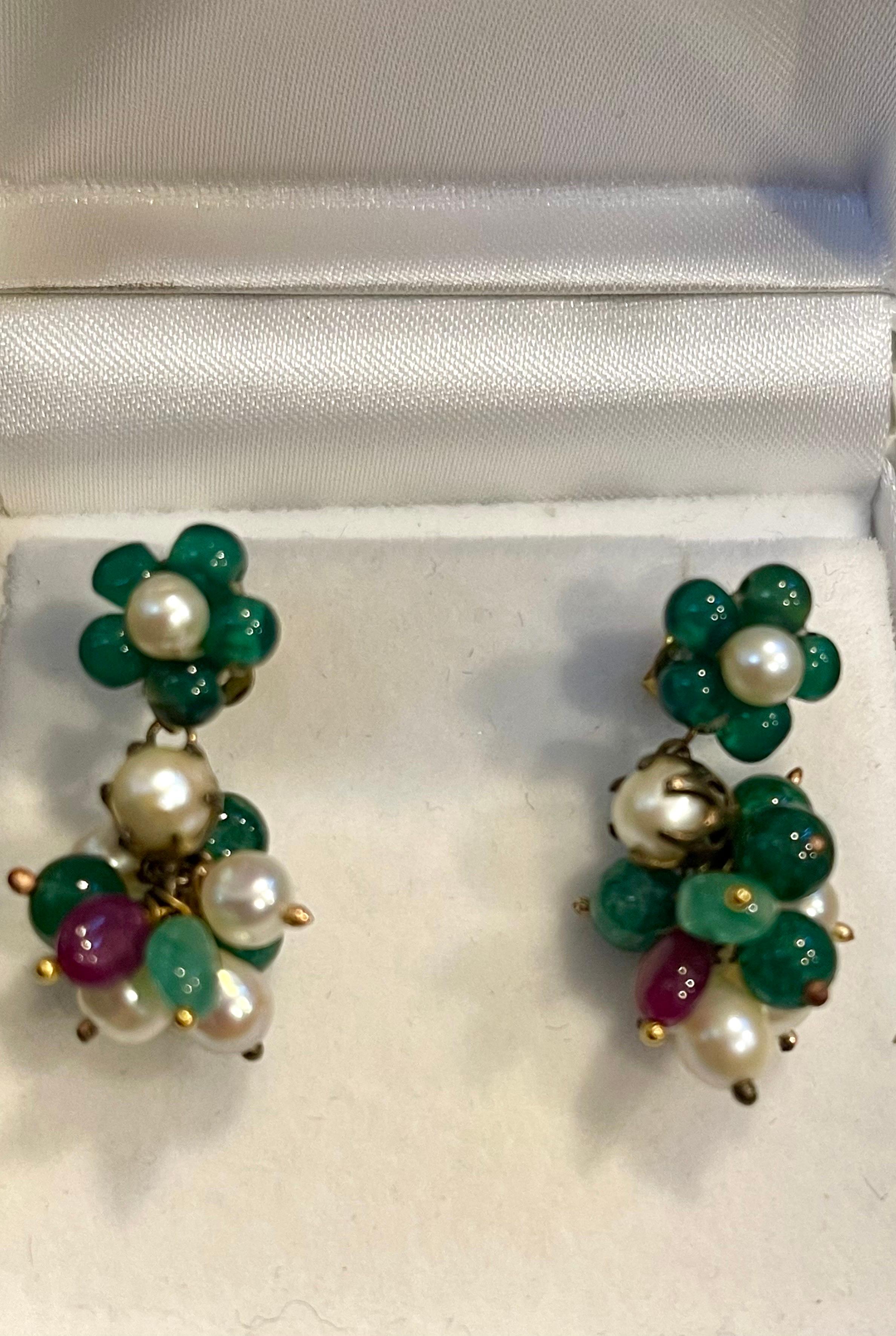 Vintage Emerald Ruby and Pearl Post Back Dangling Earrings 18 Karat Yellow Gold In Excellent Condition In New York, NY