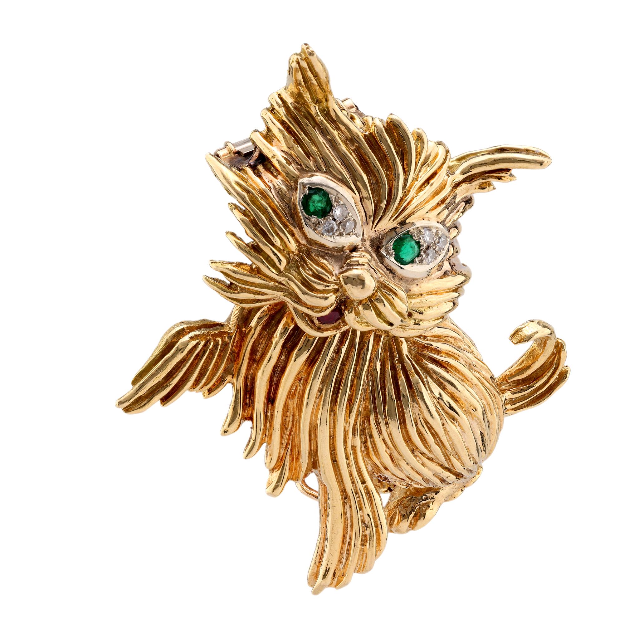 Brilliant Cut Vintage Emerald Ruby Diamond 18K Yellow Gold Cat Brooch For Sale