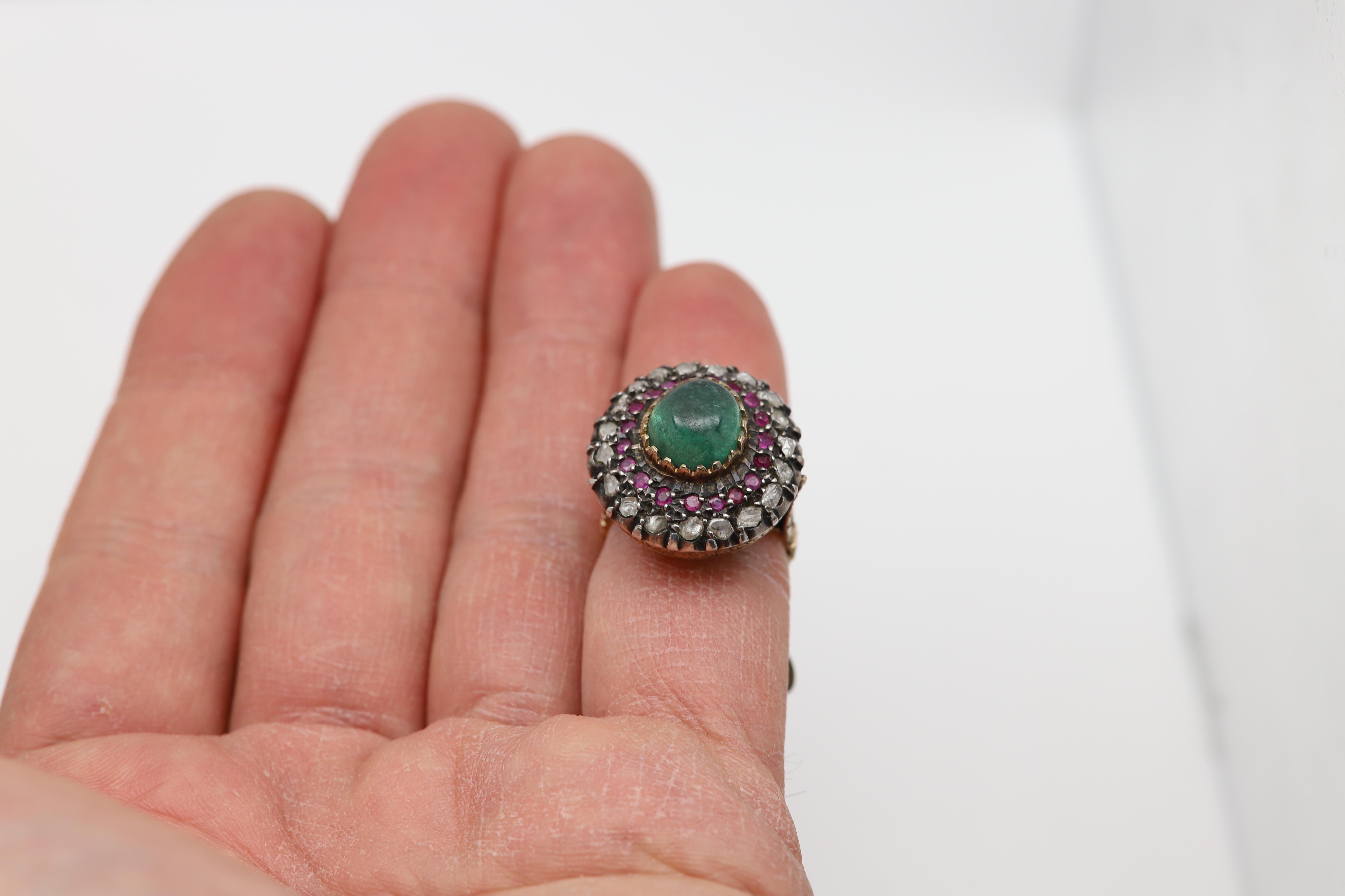 Vintage Smaragd-Rubin-Diamant-Ring Cabochon-Smaragd 18 Karat und Sterlingsilber (Rosenschliff) im Angebot