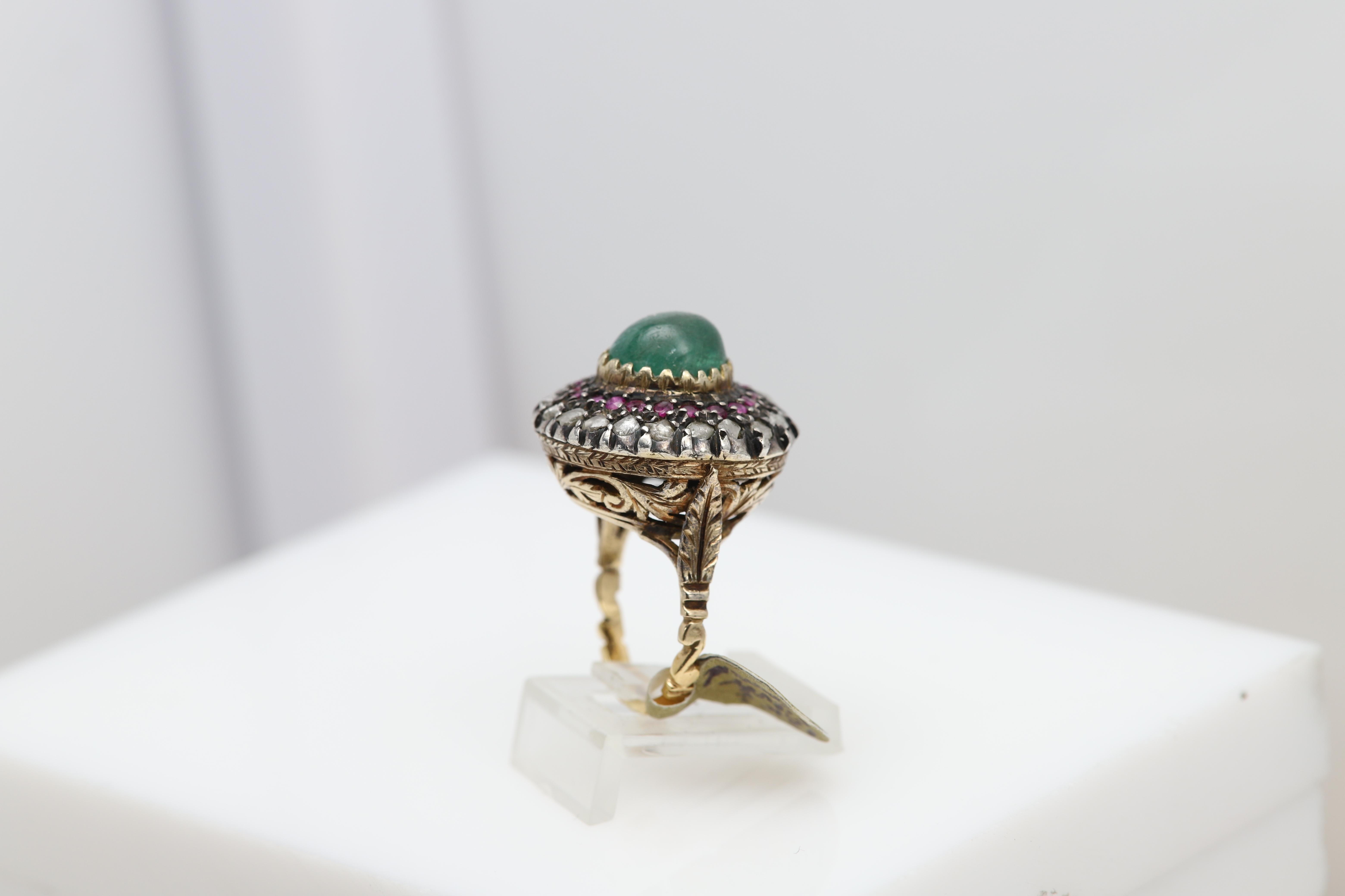 Vintage Smaragd-Rubin-Diamant-Ring Cabochon-Smaragd 18 Karat und Sterlingsilber im Zustand „Gut“ im Angebot in Brooklyn, NY