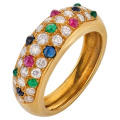 Anello vintage in oro giallo 18 carati con pavé di smeraldi, rubini, zaffiri e diamanti
