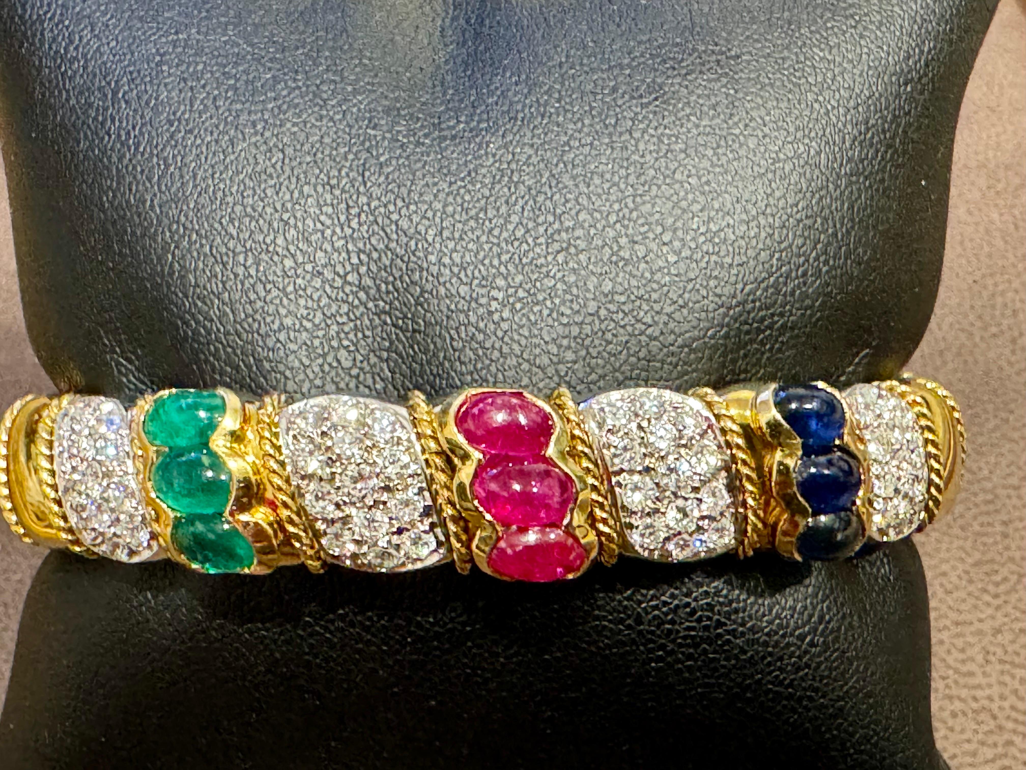 Bracelet manchette vintage en or 18 carats avec émeraude, rubis, saphir et diamants, 61 grammes en vente 9