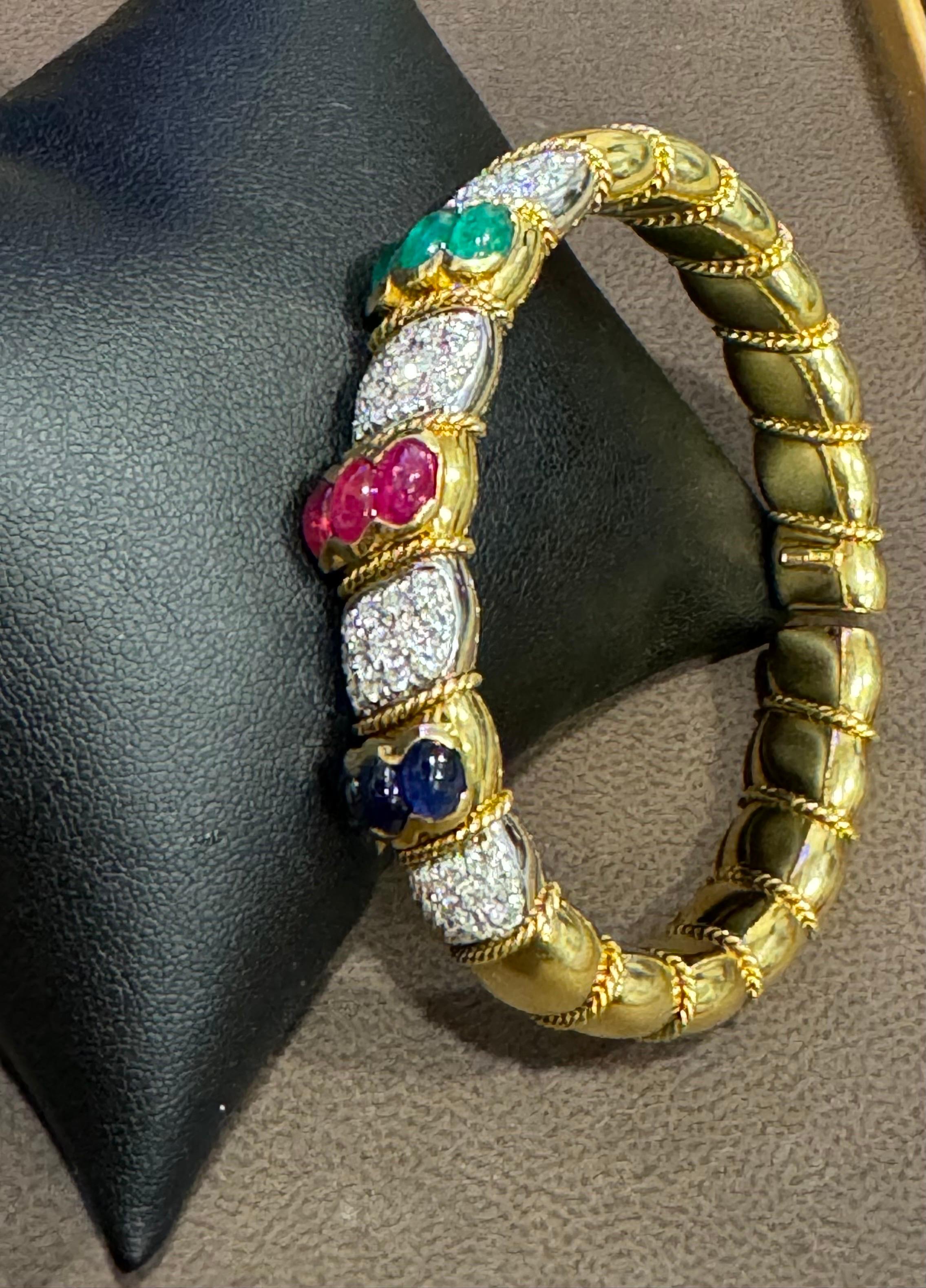 Bracelet manchette vintage en or 18 carats avec émeraude, rubis, saphir et diamants, 61 grammes en vente 11