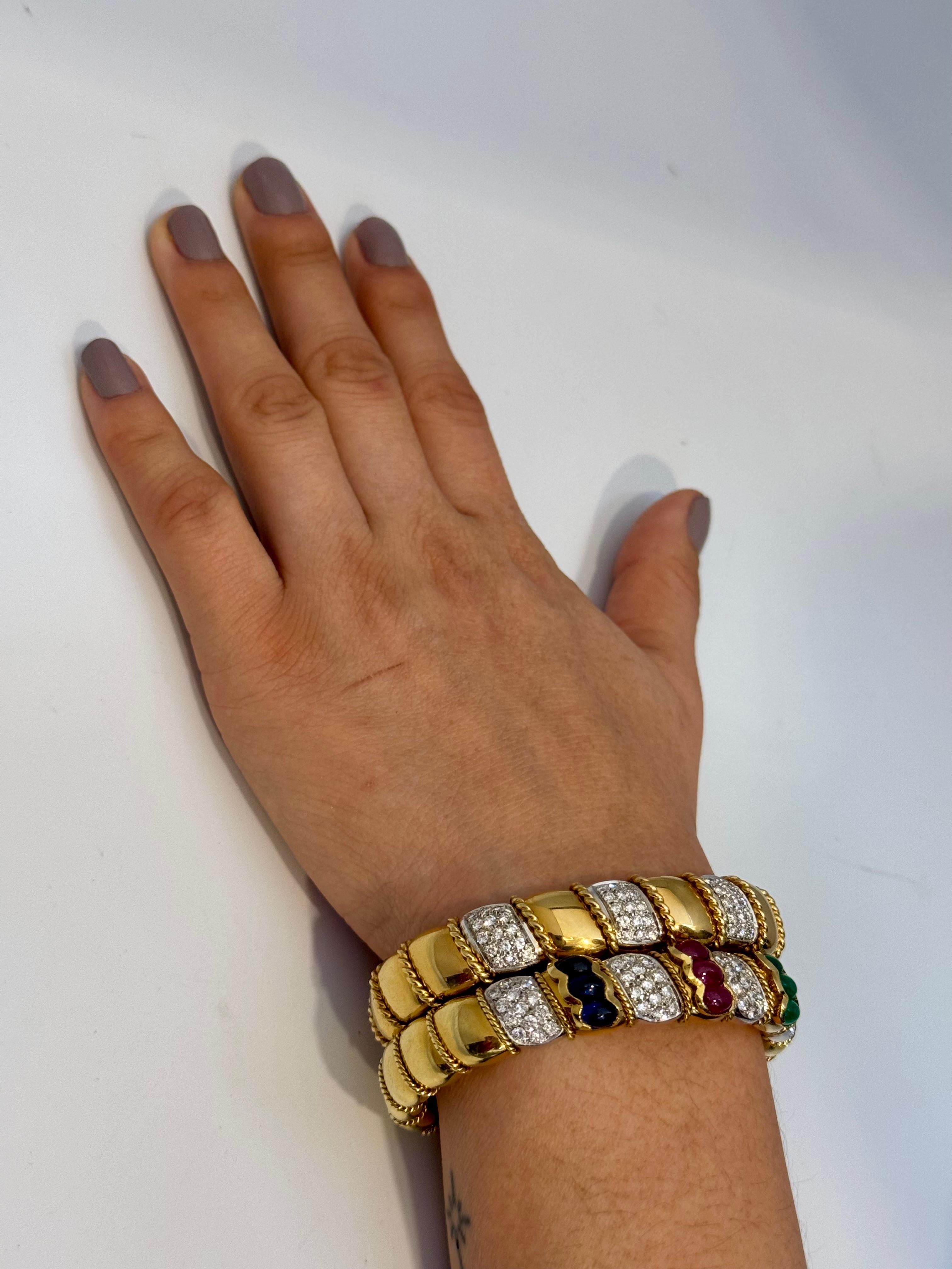 Bracelet manchette vintage en or 18 carats avec émeraude, rubis, saphir et diamants, 61 grammes en vente 15
