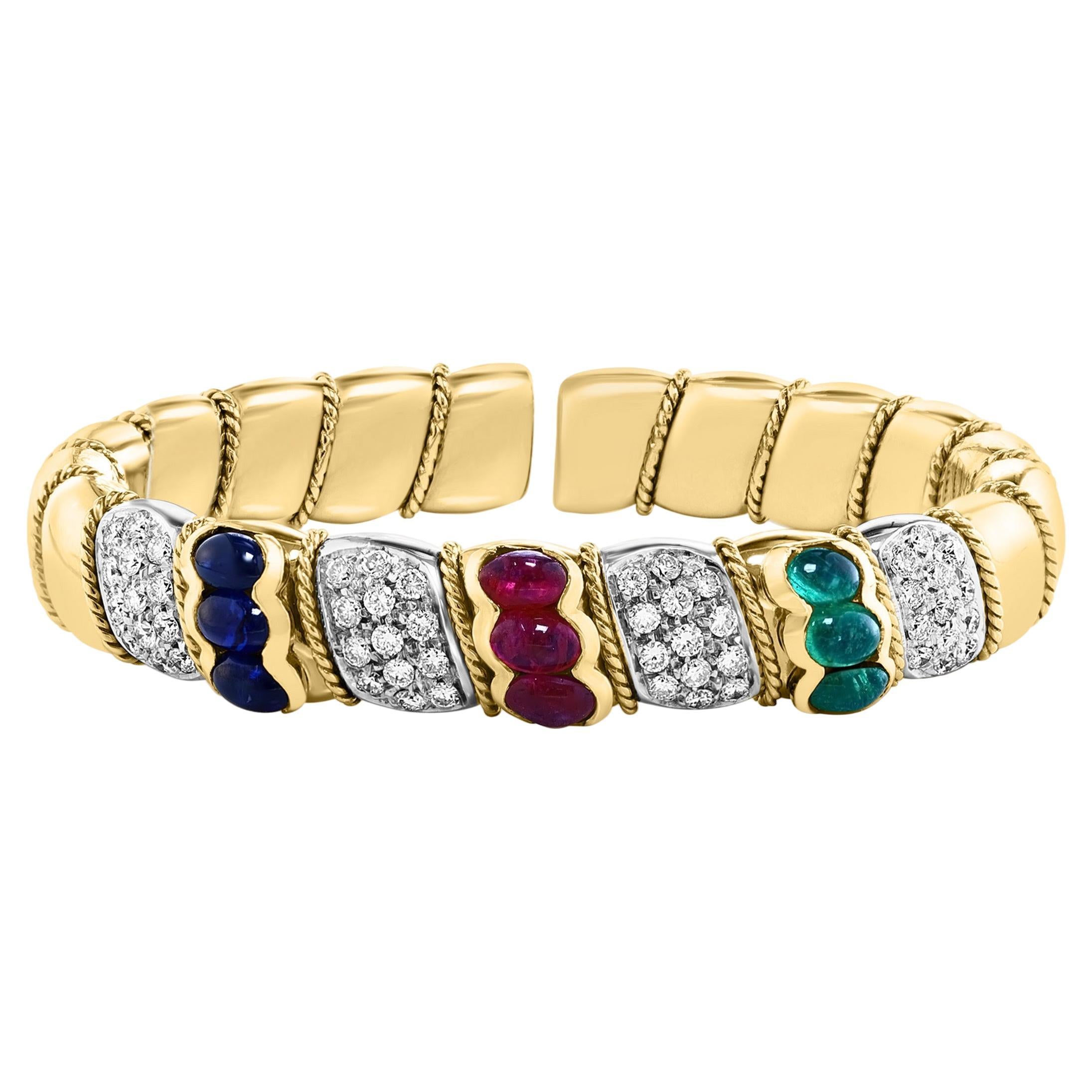Bracelet manchette vintage en or 18 carats avec émeraude, rubis, saphir et diamants, 61 grammes en vente