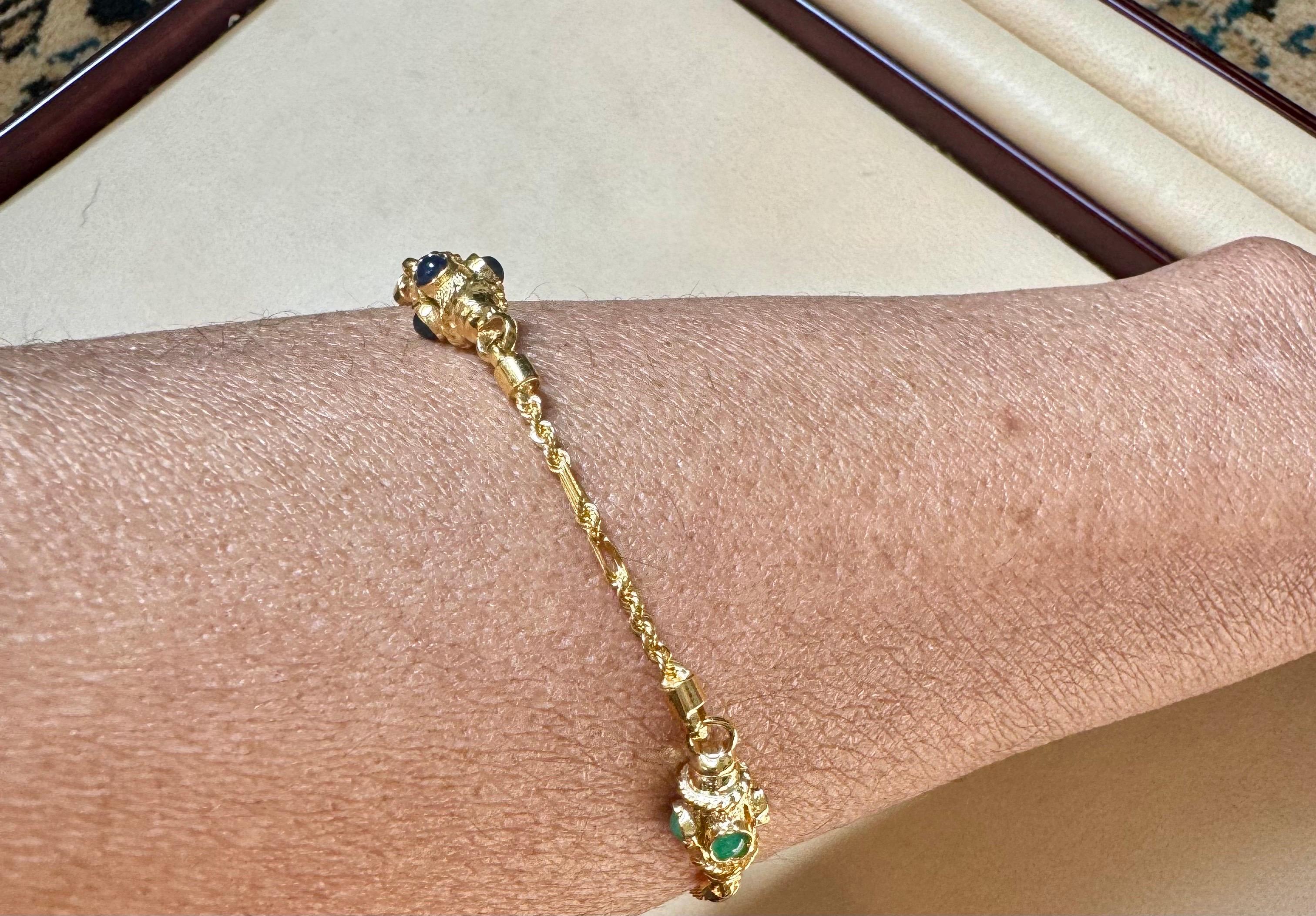 Vintage Emerald Ruby & Sapphire Link Bracelet in 14 Karat Yellow Gold, 7.5 Inchs In Excellent Condition For Sale In New York, NY