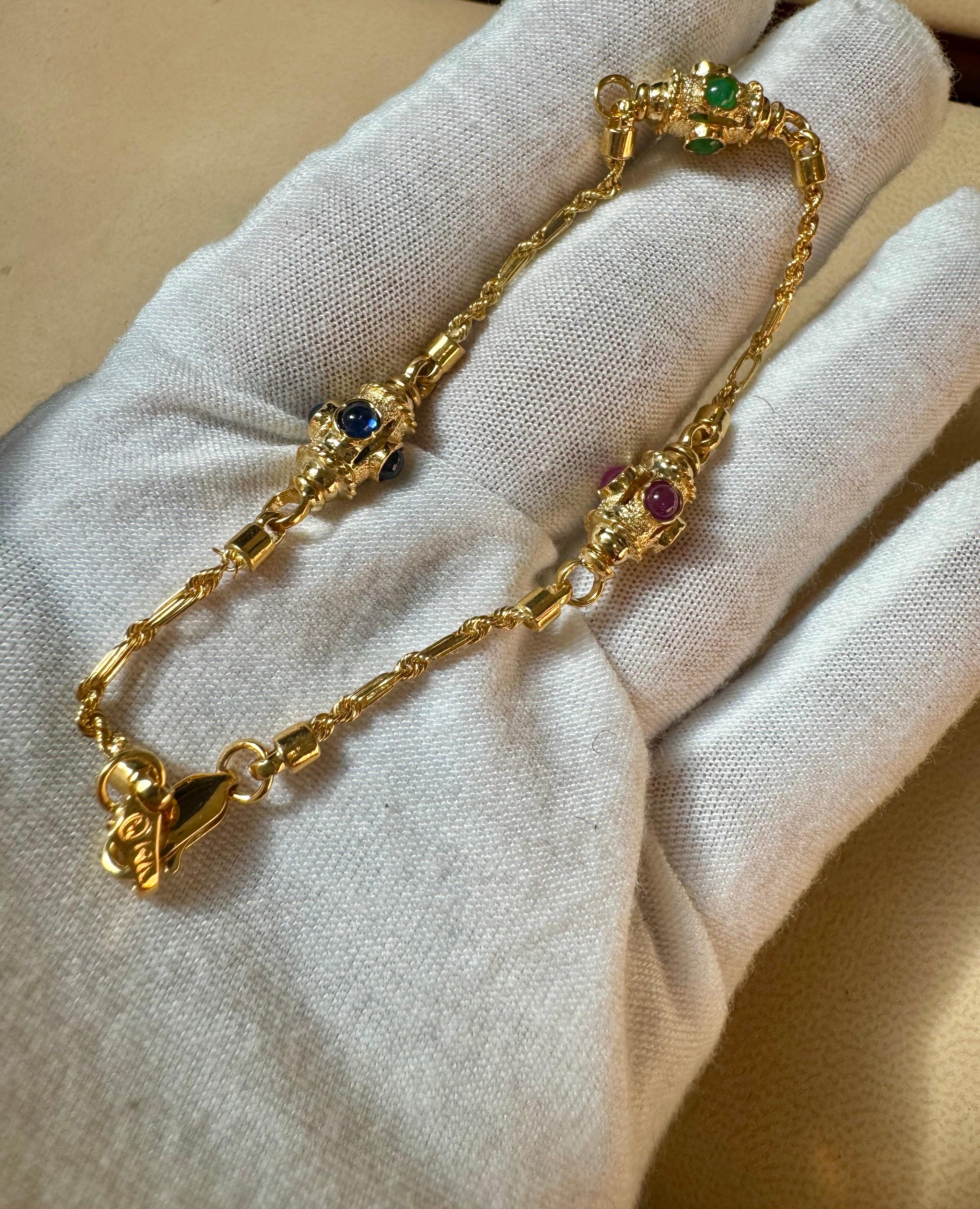 Vintage Emerald Ruby & Sapphire Link Bracelet in 14 Karat Yellow Gold, 7.5 Inchs For Sale 1