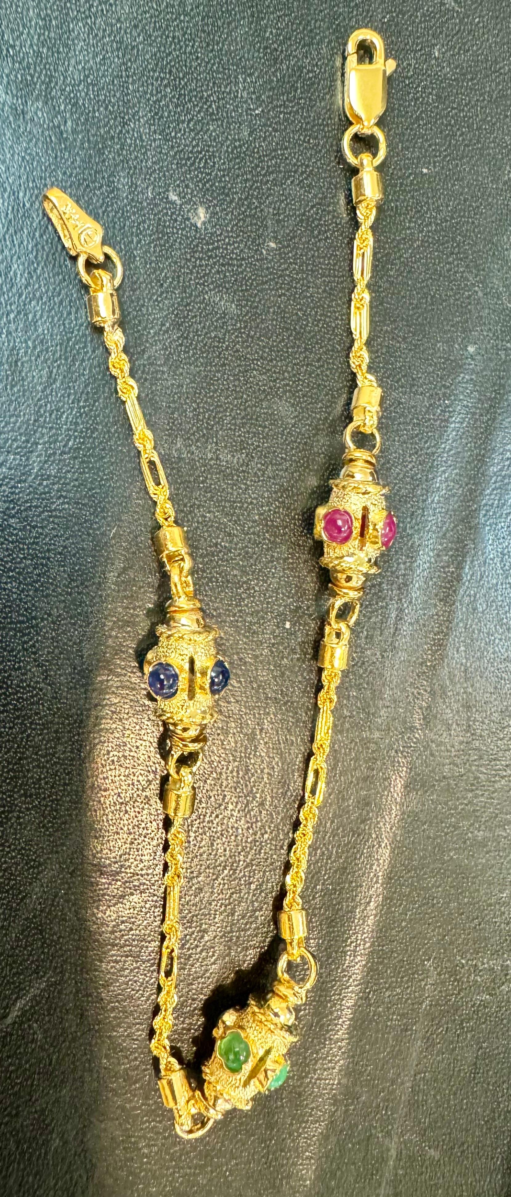 Vintage Emerald Ruby & Sapphire Link Bracelet in 14 Karat Yellow Gold, 7.5 Inchs For Sale 3