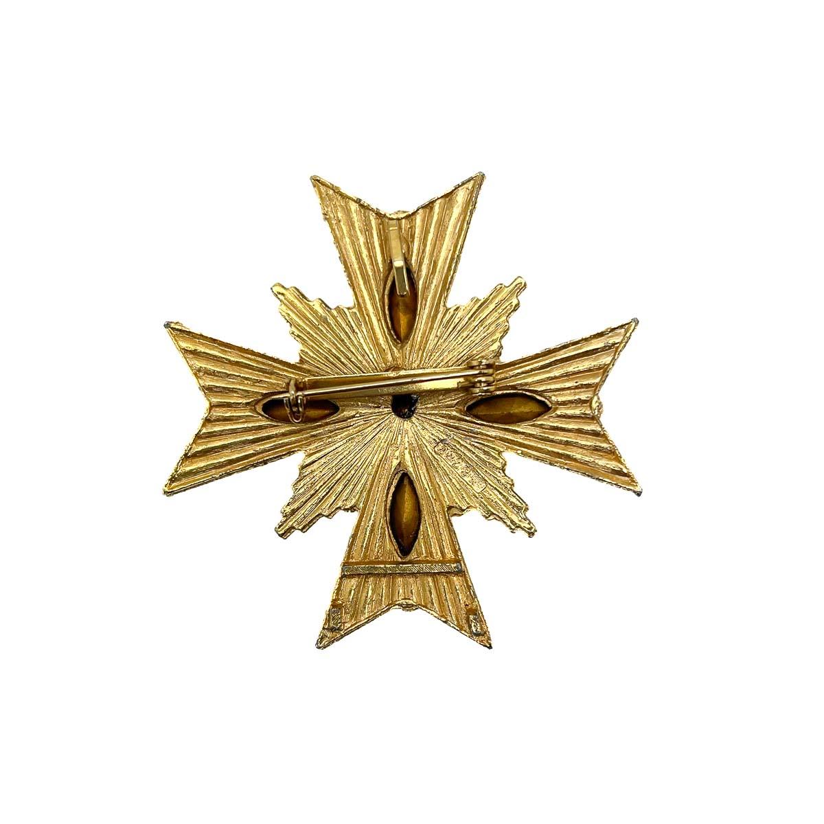 Broche croisée en verre émeraude et saphir des années 1960 Unisexe en vente