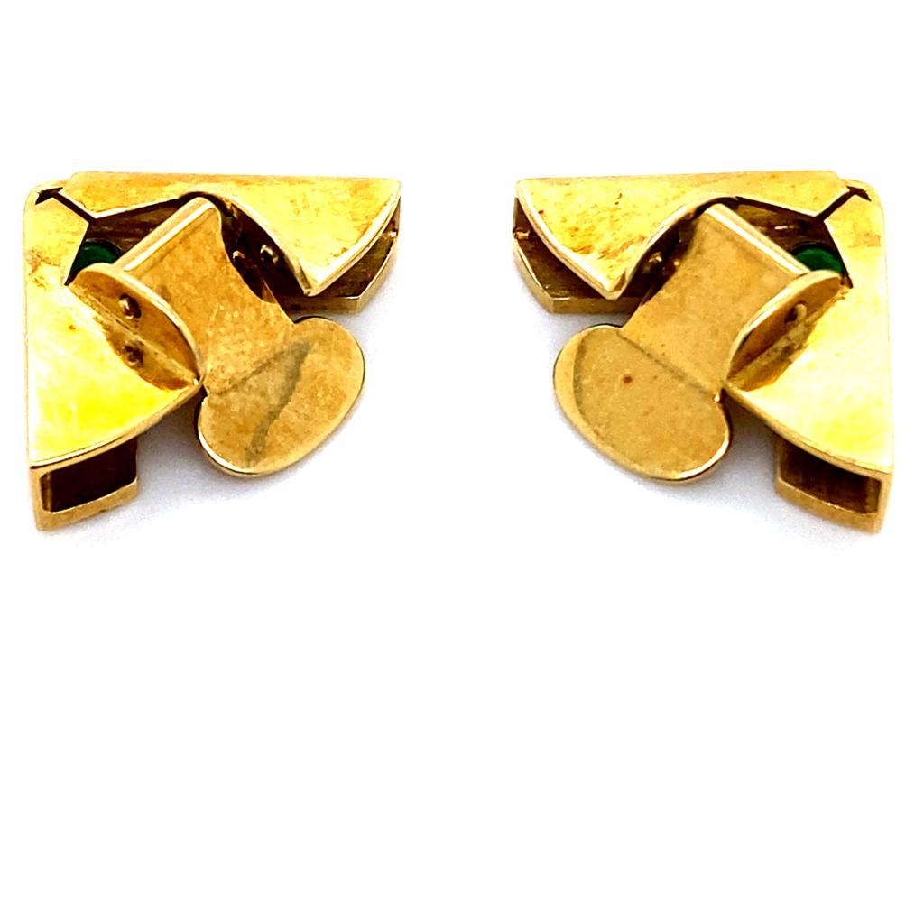 Épingles d'angle vintage en or jaune 18 carats serties d'émeraudes, vers 1970 en vente 1