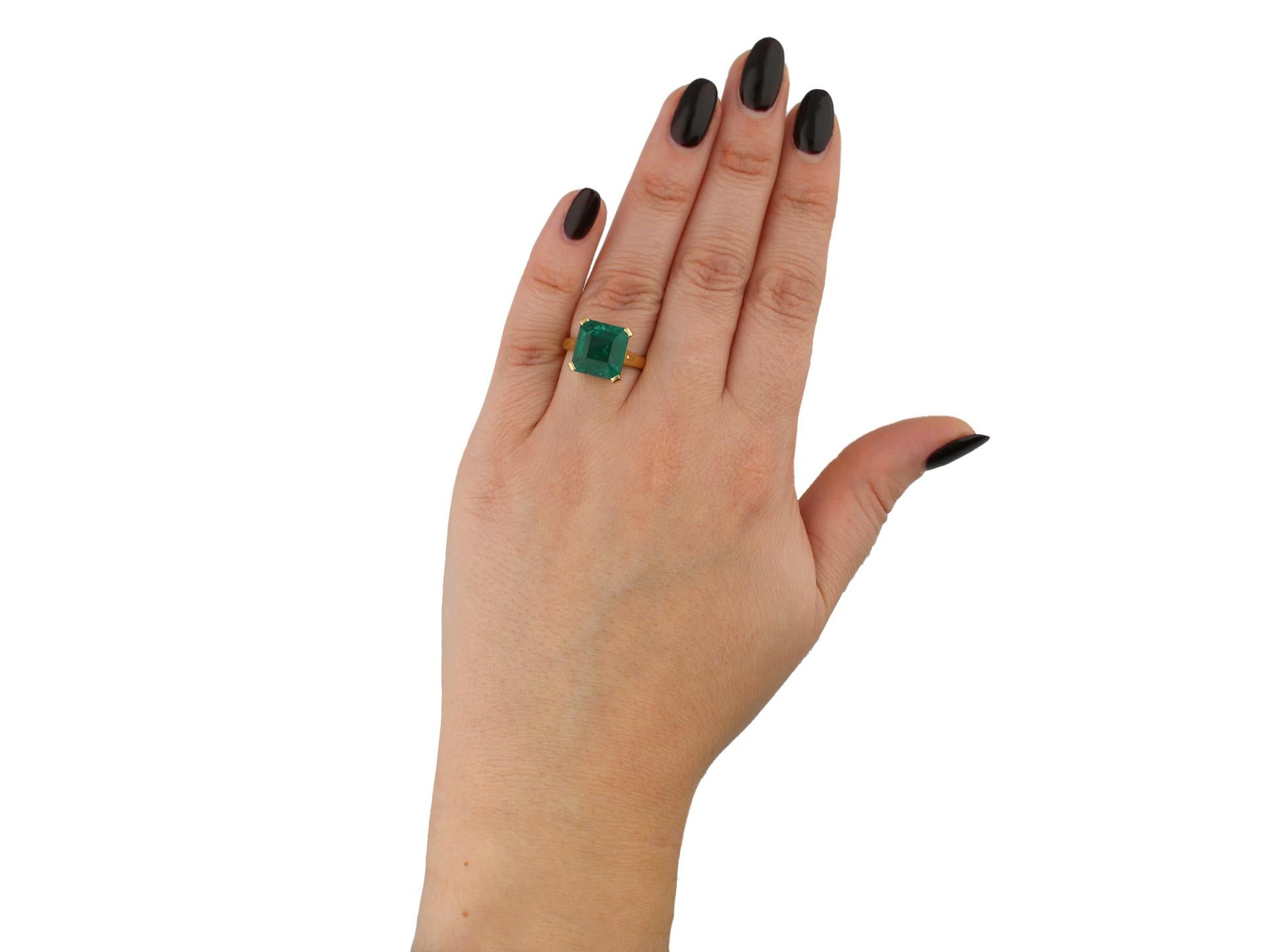 Women's or Men's Vintage Emerald Solitaire Ring, circa 1980 For Sale