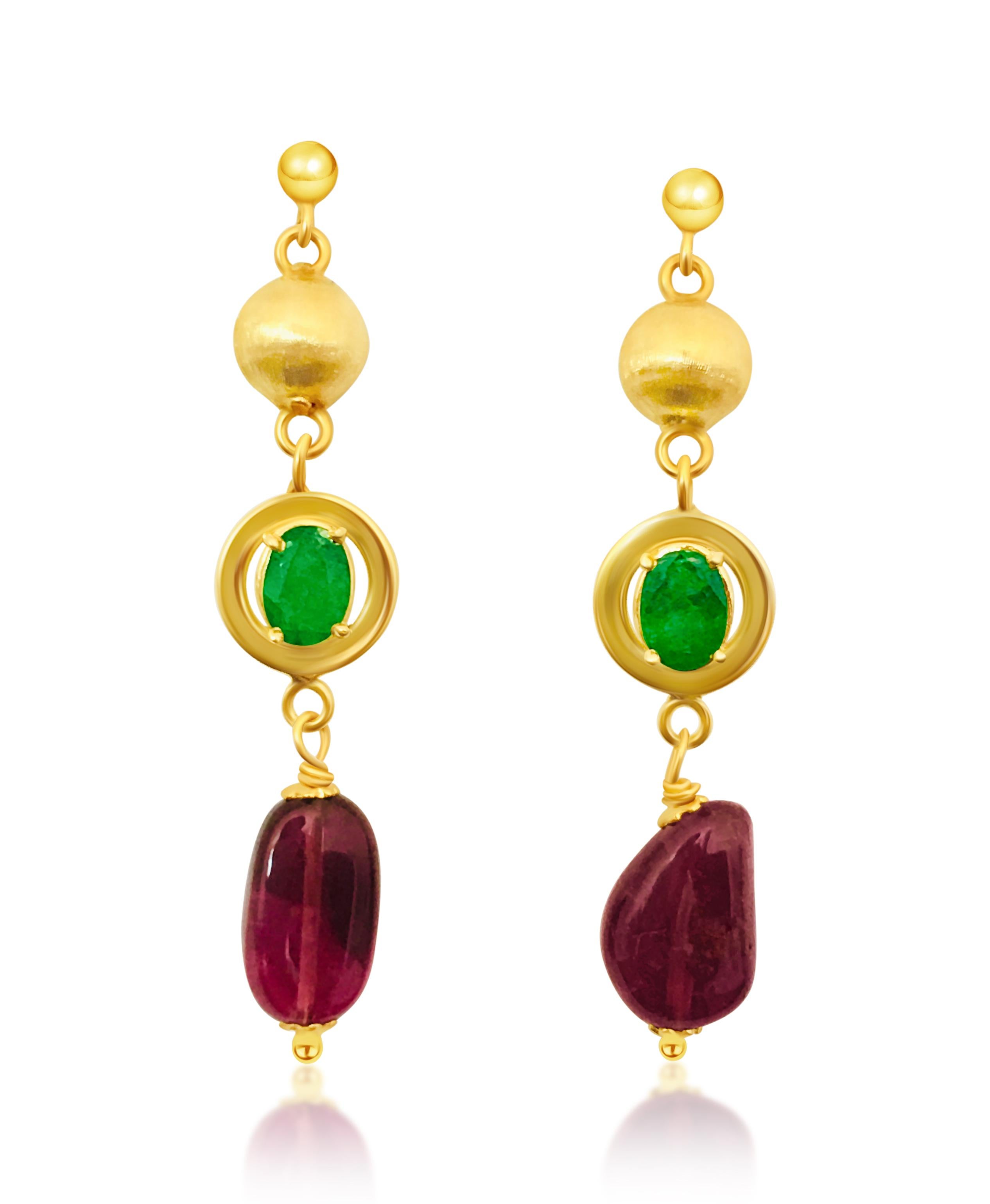 Round Cut Vintage Emerald Tourmaline Gold Dangle Earrings For Sale