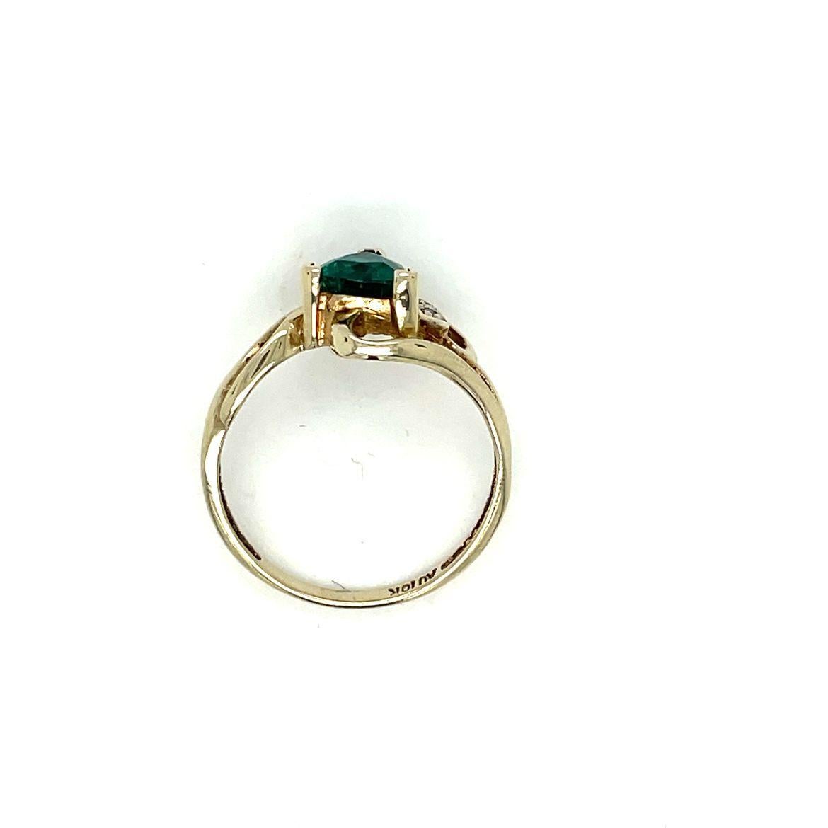 Trillion Cut Vintage Emerald Trillion Ring 10K Yellow Gold For Sale