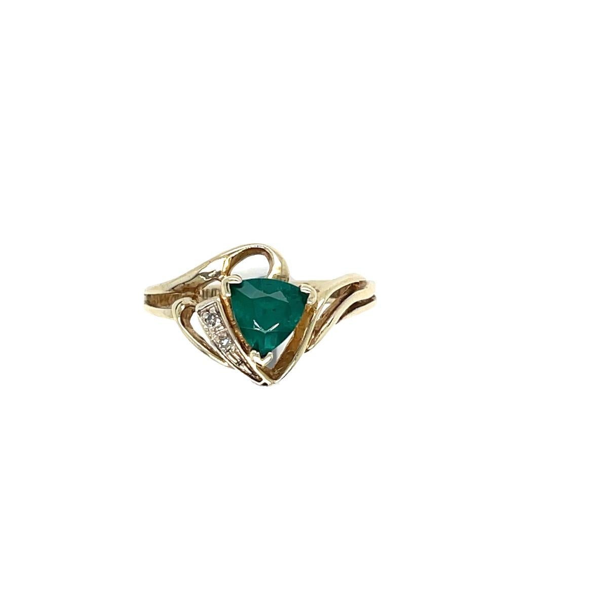 Vintage Emerald Trillion Ring 10K Yellow Gold For Sale 2