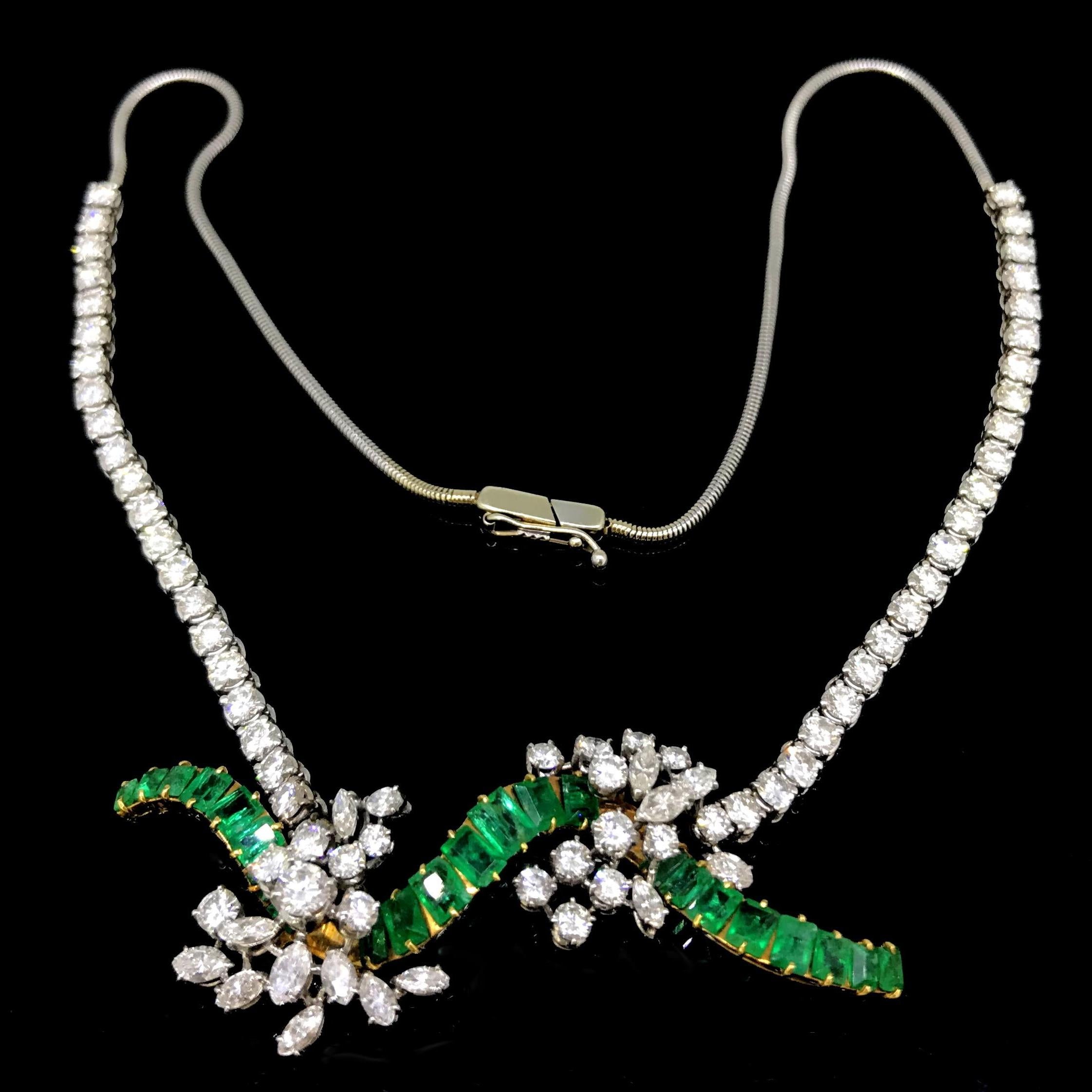 Vintage Emeralds and Diamonds 18 Karat Gold Necklace In Good Condition In London, GB