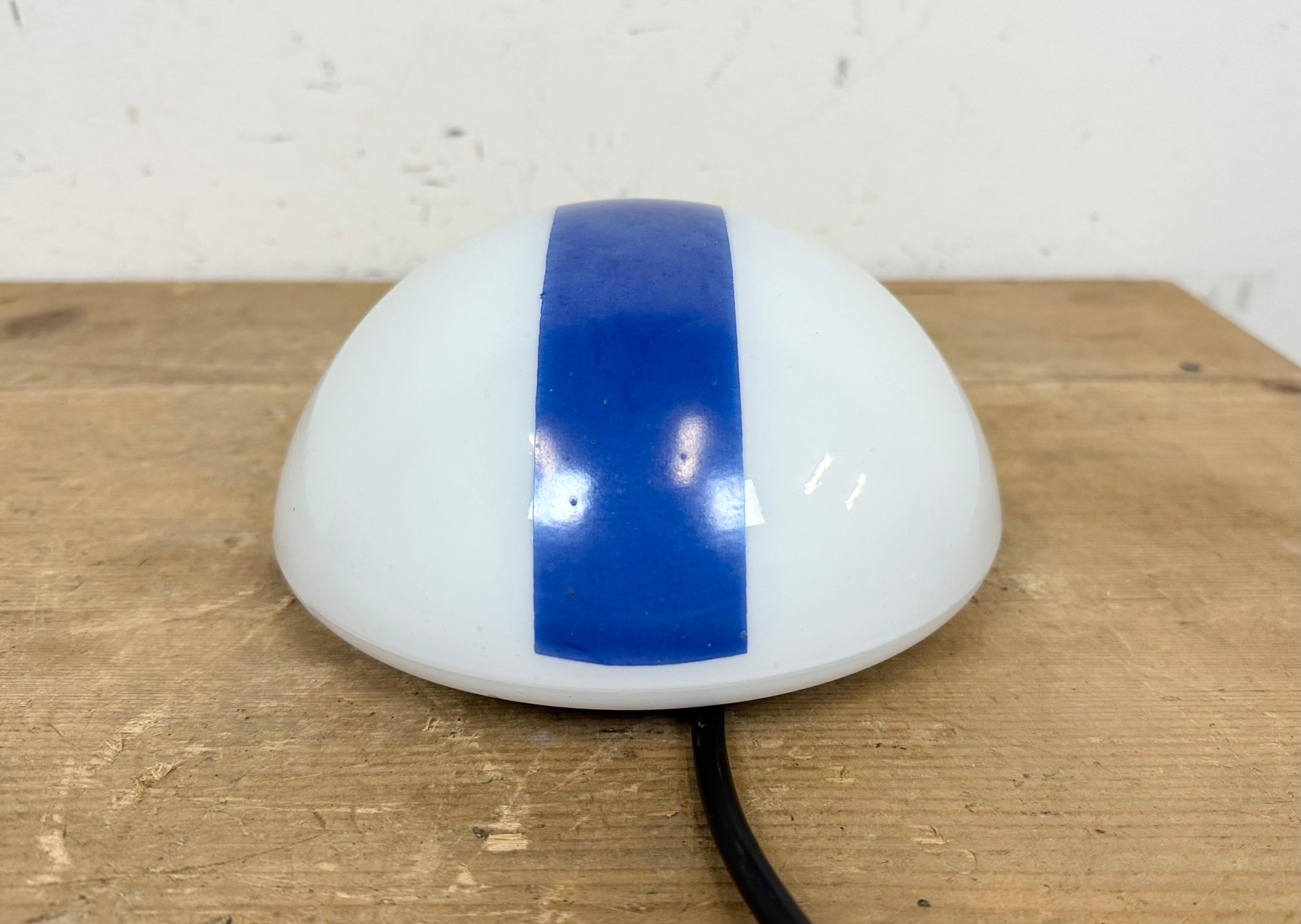 Lampada da parete d'emergenza vintage, anni '60 In condizioni buone in vendita a Kojetice, CZ