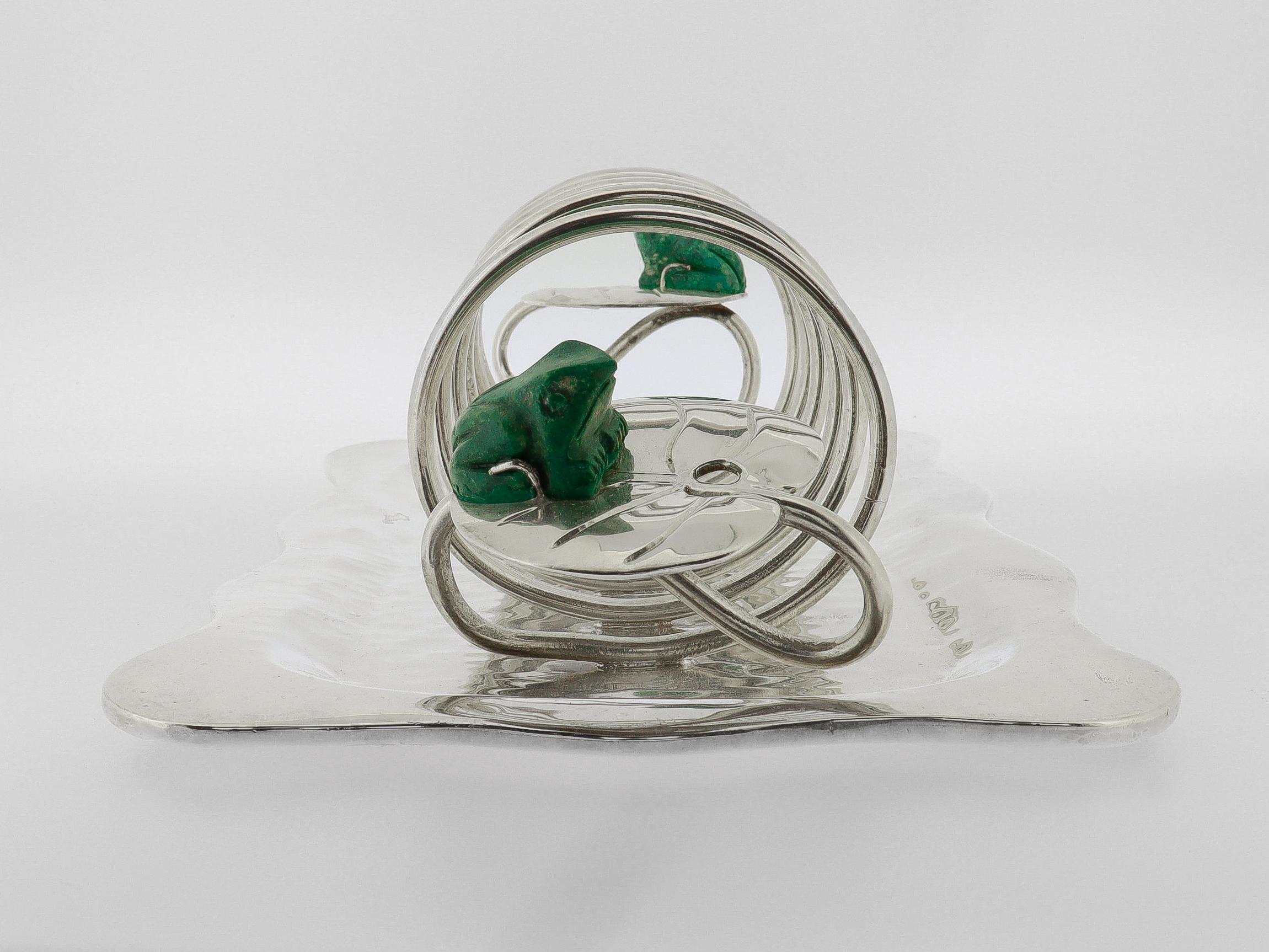 20ième siècle Vintage Emilia Castillo Taxco Silver Plate Toast Rack with Malachite Frogs (porte-tartines en métal argenté avec grenouilles en malachite) en vente