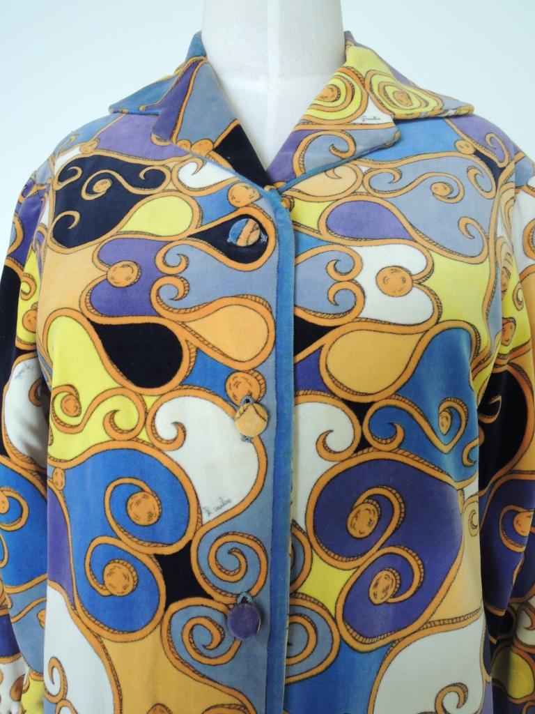 Vintage Emilio Pucci Multicolor Floral Velvet Blazer Jacket In Good Condition For Sale In Oakland, CA