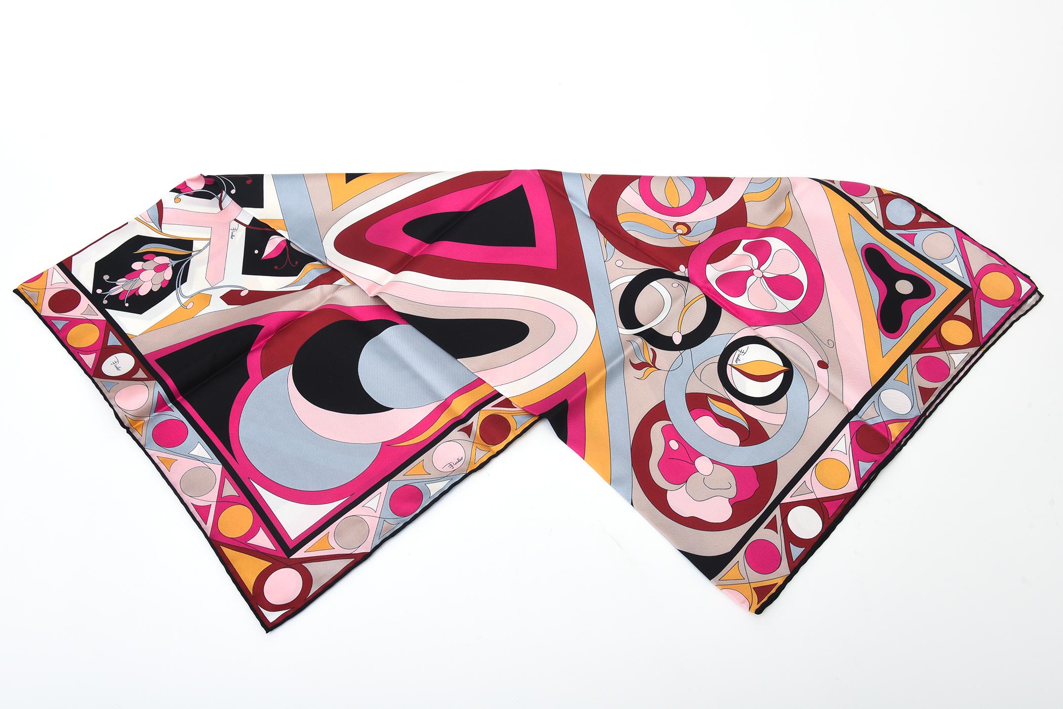 Diese Vintage atemberaubende bunte Grafik geometrische Emilio Pucci Quadrat Seidenschal hat die ursprünglichen Etiketten auf sie und ist aus den 70er Jahren,
Die Palette der üppigen Farben sind Hot Pink, Hellrosa, Grau, Schwarzmagenta, Goldgelb,