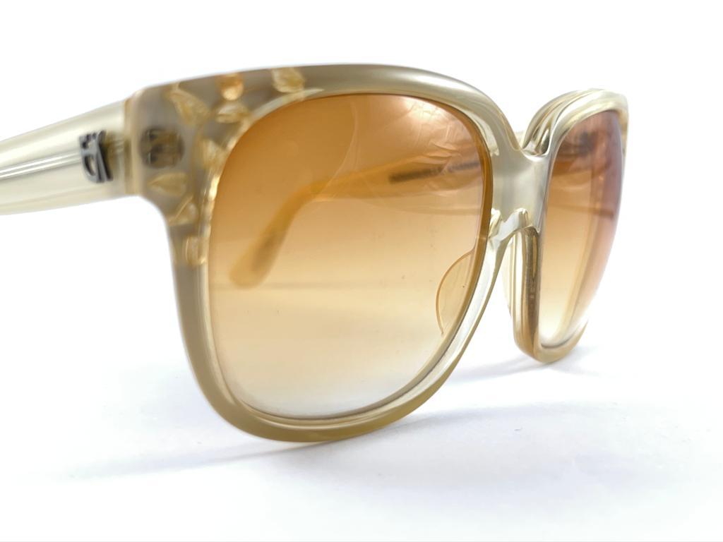 Vintage Emmanuelle Khanh 8080 183 Translucent Beige France Sunglasses In New Condition For Sale In Baleares, Baleares