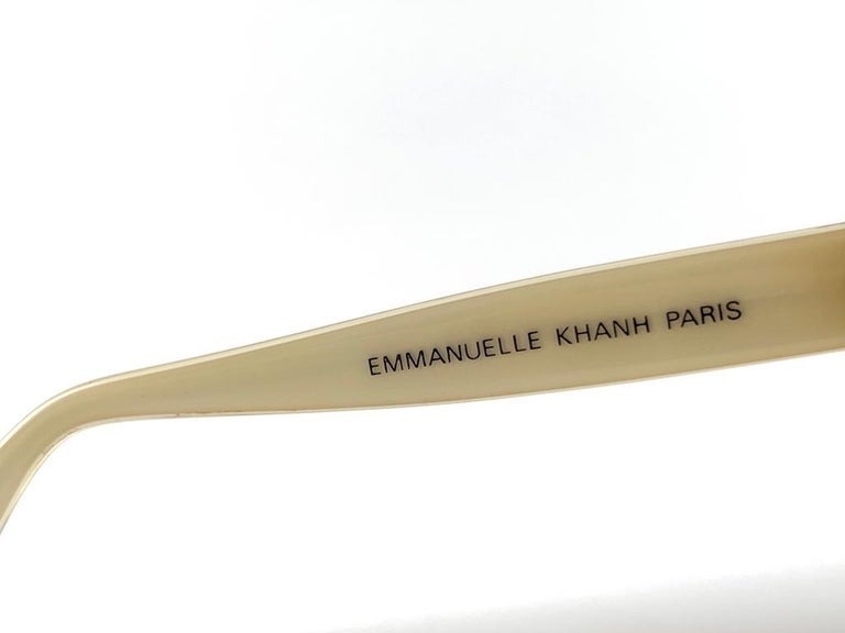 Emmanuelle khanh dans lunettes de soleil vintage
