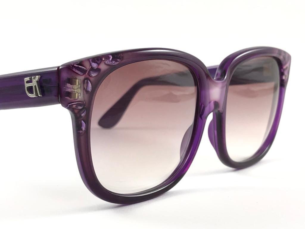 Gris Emmanuelle Khanh - Lunettes de soleil vintage translucides violettes, France, 8080 312 en vente