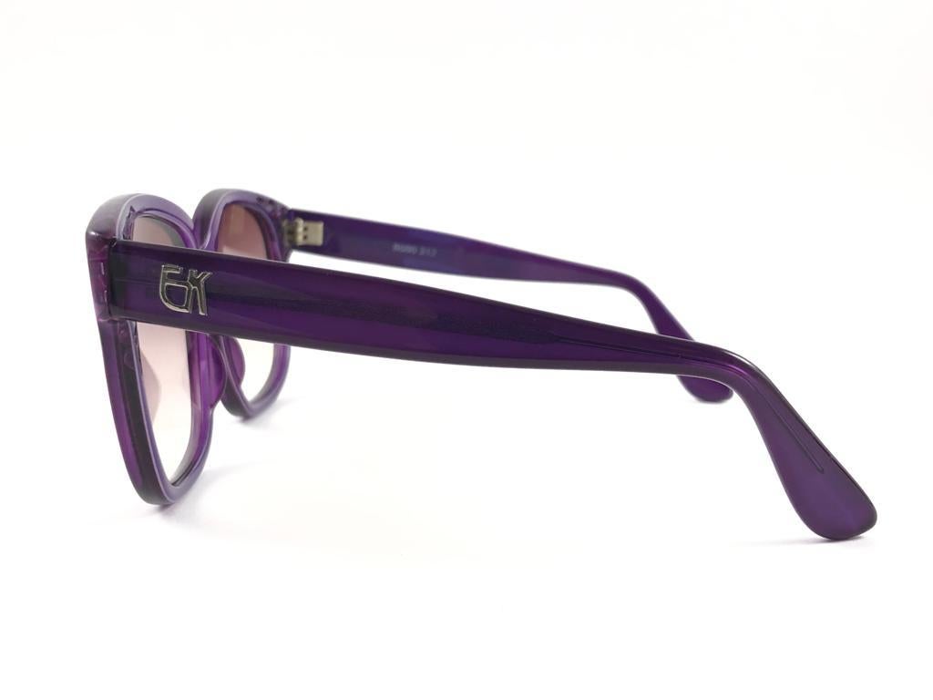 Emmanuelle Khanh - Lunettes de soleil vintage translucides violettes, France, 8080 312 Unisexe en vente