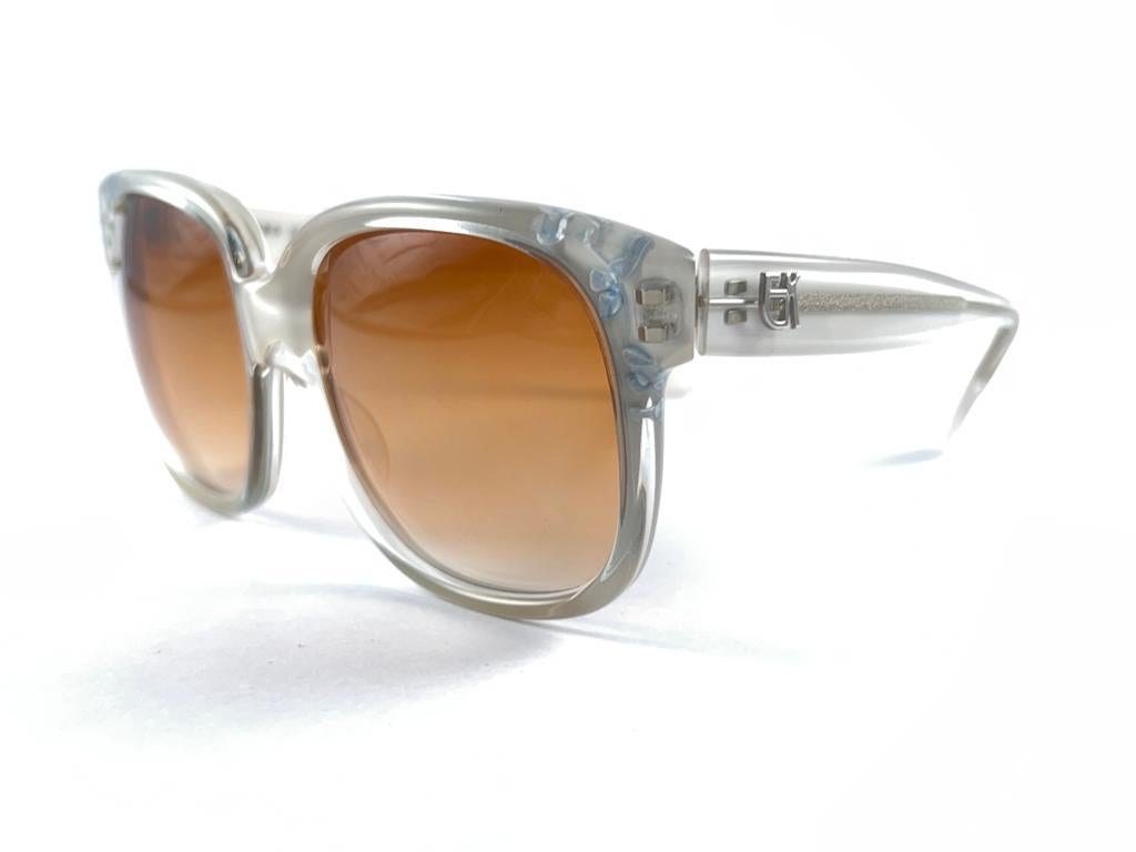  Vintage Emmanuelle Khanh 8080 343  Flower Accents France 1970'S Sunglasses In New Condition For Sale In Baleares, Baleares