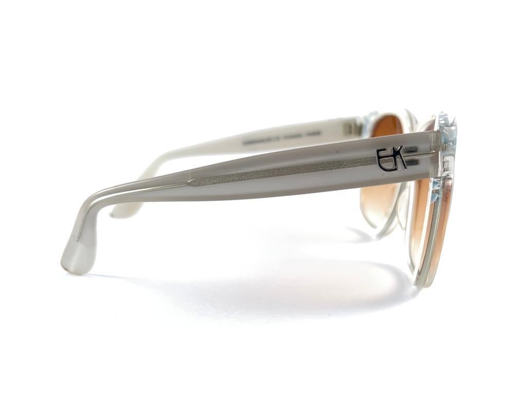 Emmanuelle Khanh Vintage 8080 343, Vintage  Blumen-Akzente Frankreich 1970er Jahre Sonnenbrille für Damen oder Herren im Angebot
