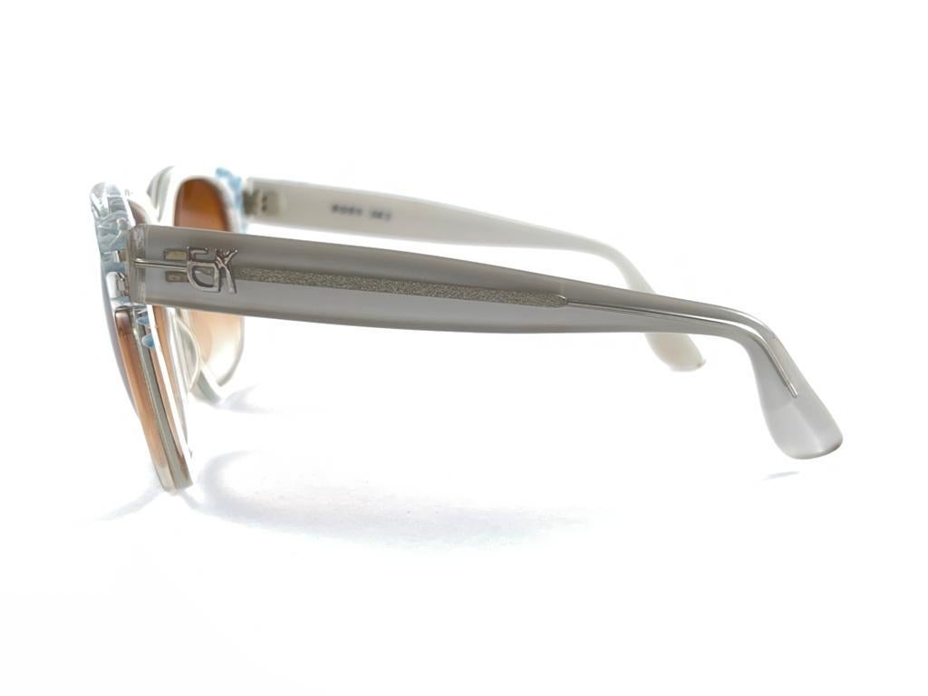 Emmanuelle Khanh Vintage 8080 343, Vintage  Blumen-Akzente Frankreich 1970er Jahre Sonnenbrille im Angebot 1