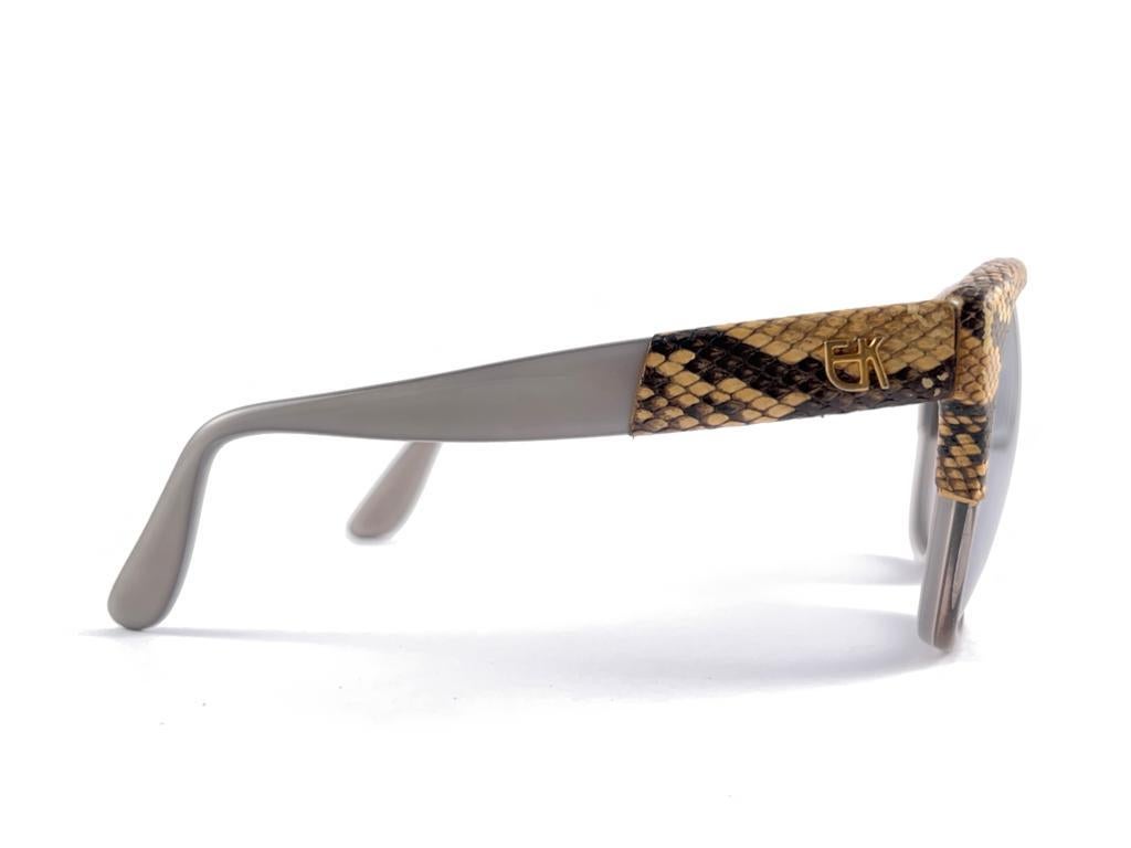 Lunettes de soleil vintage Emmanuelle Khanh 8080 45 Snake Skin Accents France 1970's en vente 2