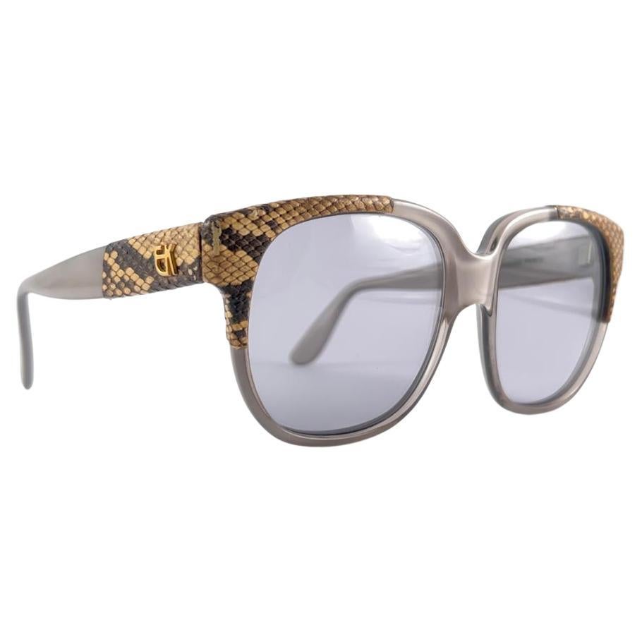 Lunettes de soleil vintage Emmanuelle Khanh 8080 45 Snake Skin Accents France 1970's en vente