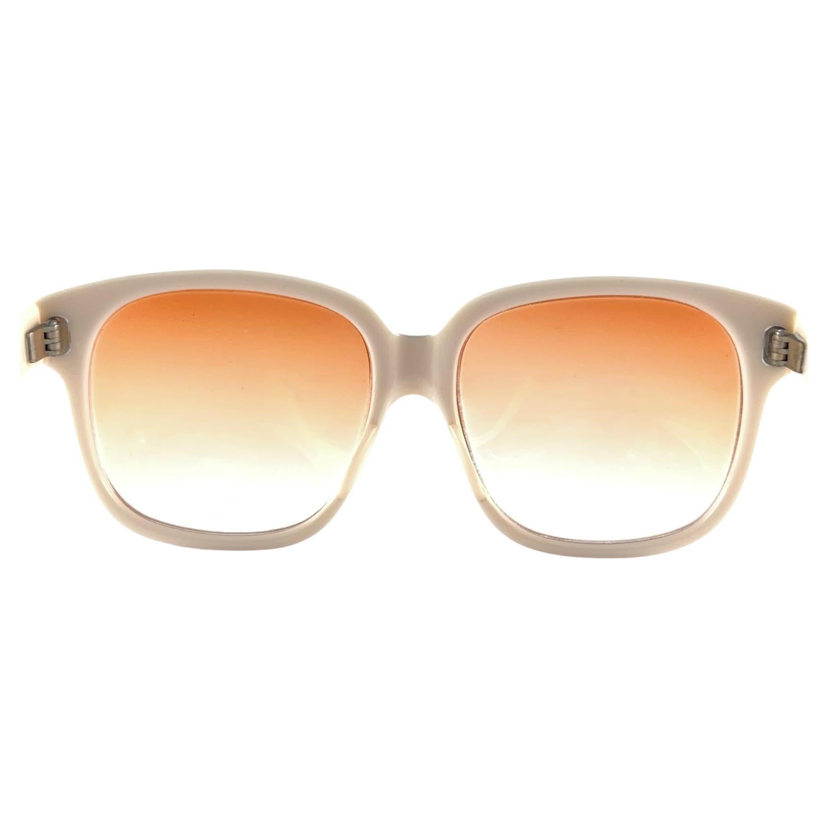 Classy And Eye Catching Vintage Emmanuelle Khanh Paris.

 Strong And Stunning Frame. A Must Have Piece! 

This Pair Is A Class Statement, A Must Have For A Collector! A Great Opportunity To Achieve A Unique And Yet Timeless Look.

Please Notice This