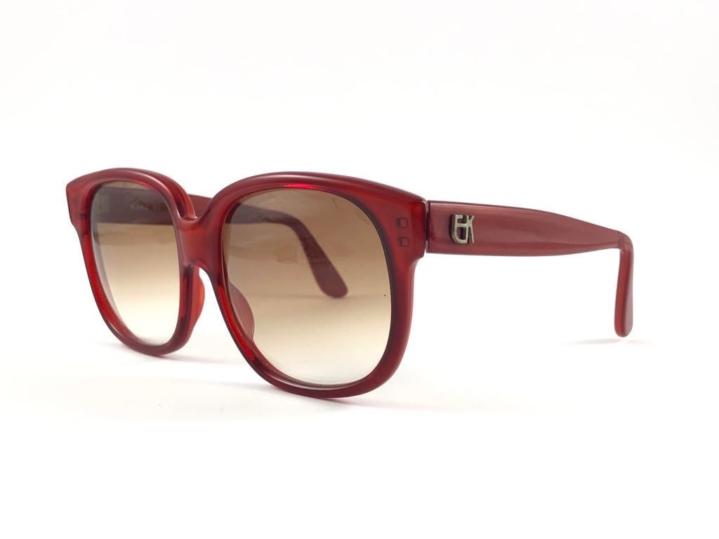 Classy And Eye Catching Vintage Emmanuelle Khanh Paris.

 Strong And Stunning Frame. A Must Have Piece! 

This Pair Is A Class Statement, A Must Have For A Collector! A Great Opportunity To Achieve A Unique And Yet Timeless Look.

Please Notice This