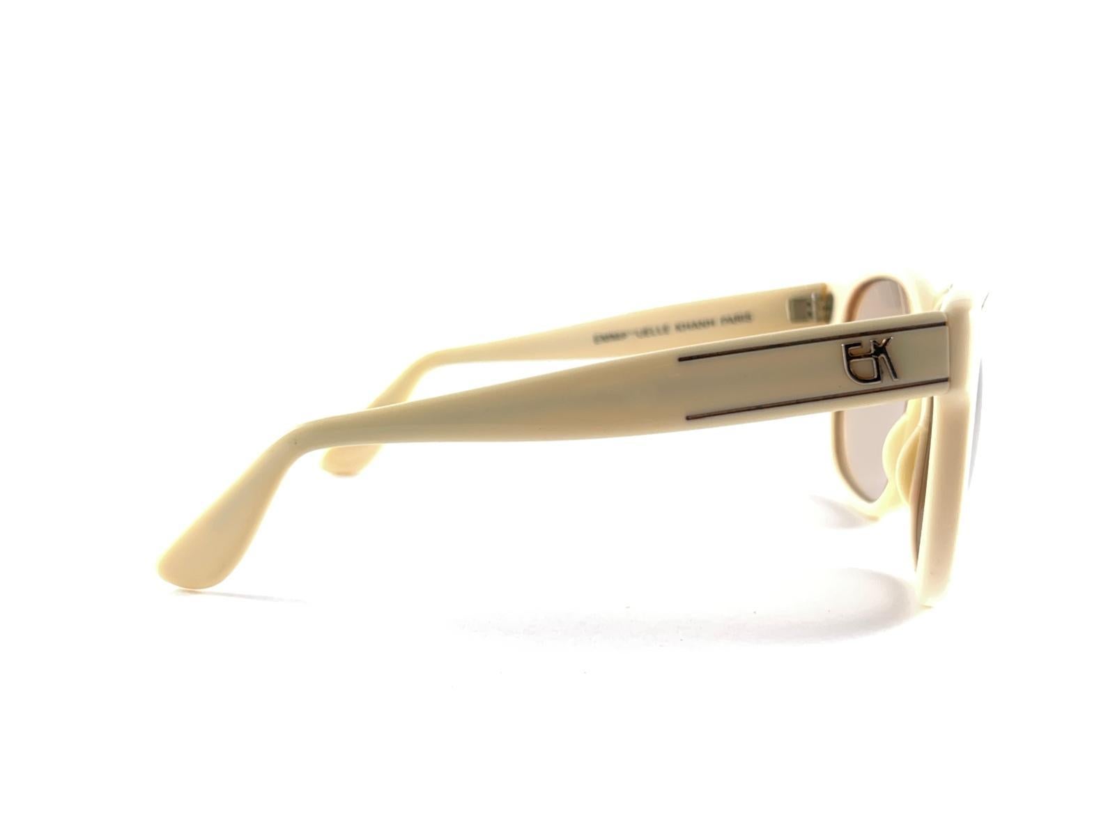 Beige Lunettes de soleil vintage Emmanuelle Khanh beige surdimensionnées 1970's Made In France en vente