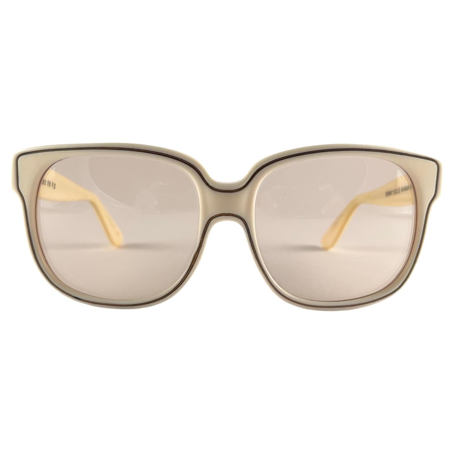Lunettes de soleil vintage Emmanuelle Khanh beige surdimensionnées 1970's Made In France en vente