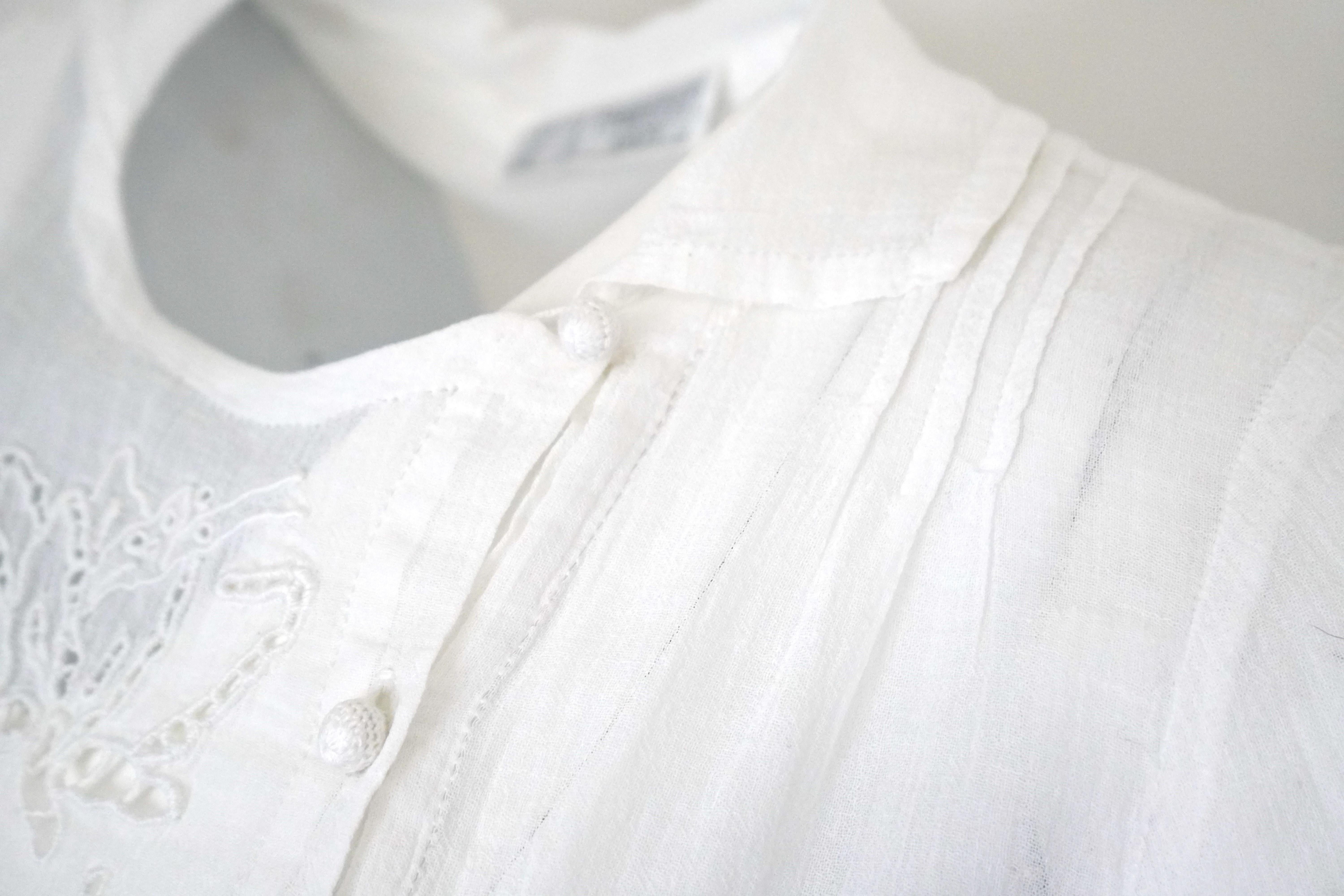 Vintage Emmanuelle Khanh White Linen Blouse RARE sz S In Excellent Condition For Sale In Beverly Hills, CA