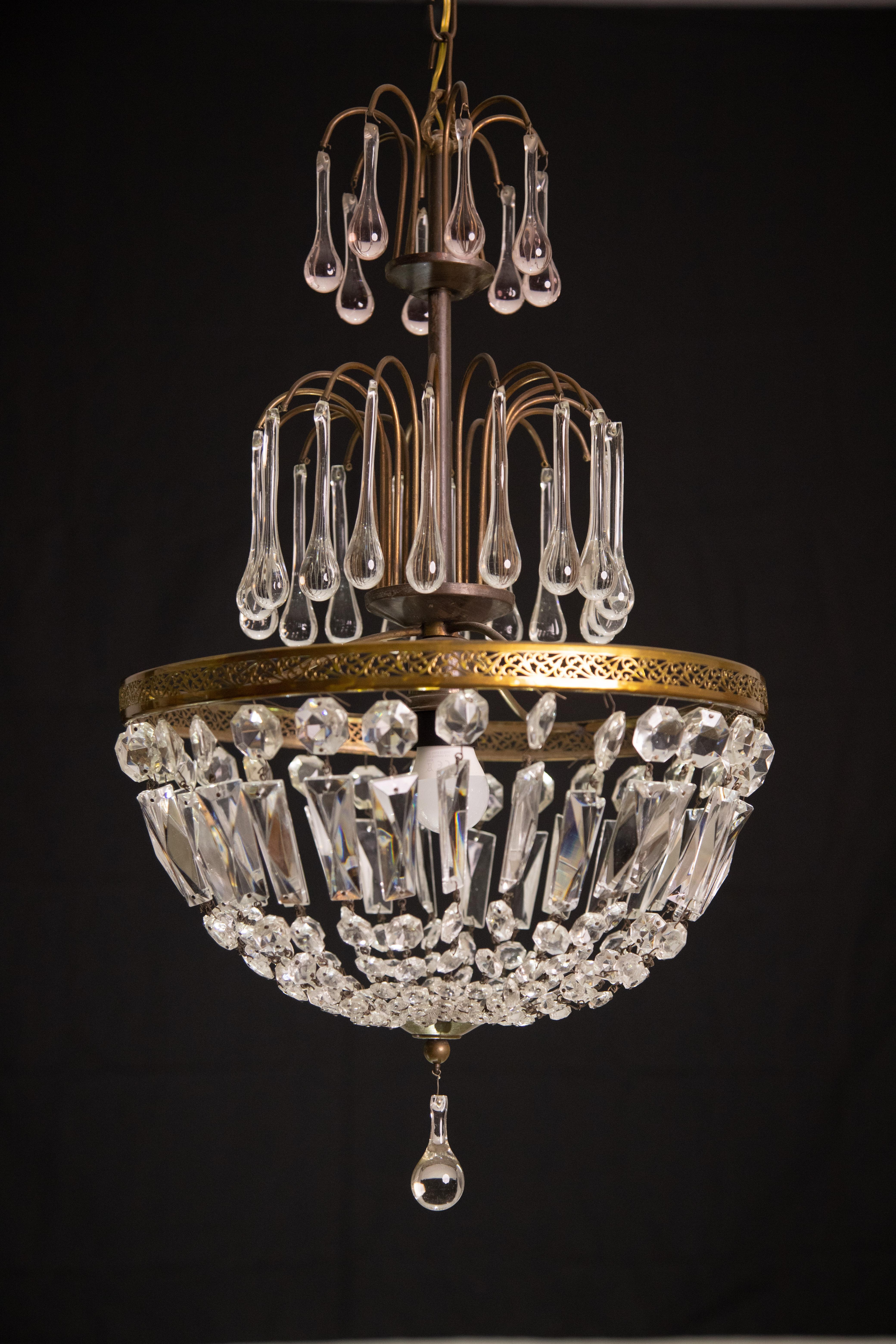 Emperor-style chandelier formed by a network of crystals and two rounds of glass drops.

One round of white drops and one round of purple on top.

The chandelier is 100 centimeters high with the chain, 90 centimeters without the chain and is 35