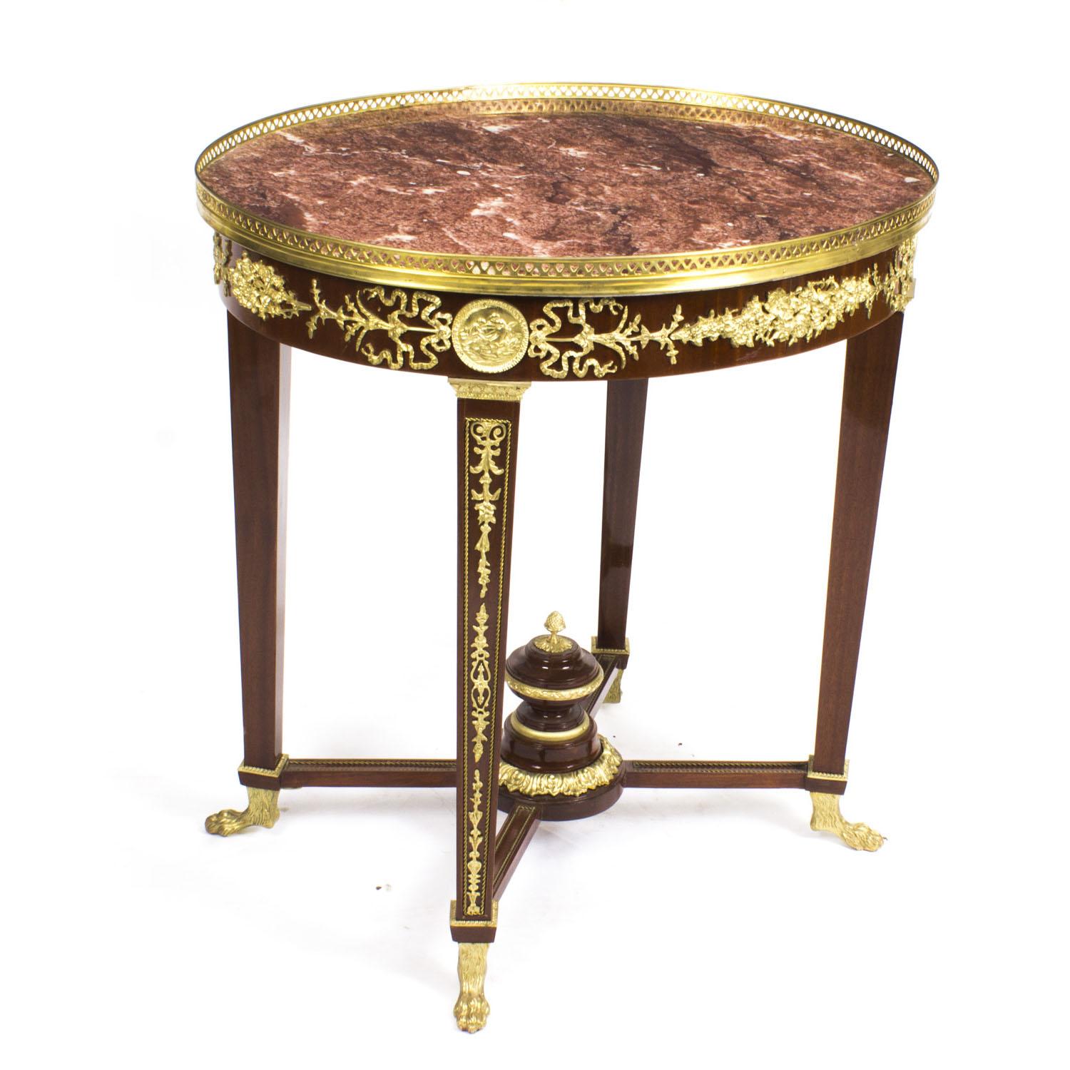 Table d'appoint vintage de style néo-empire avec plateau en marbre et ornementation en bronze doré, 20ème siècle en vente 5