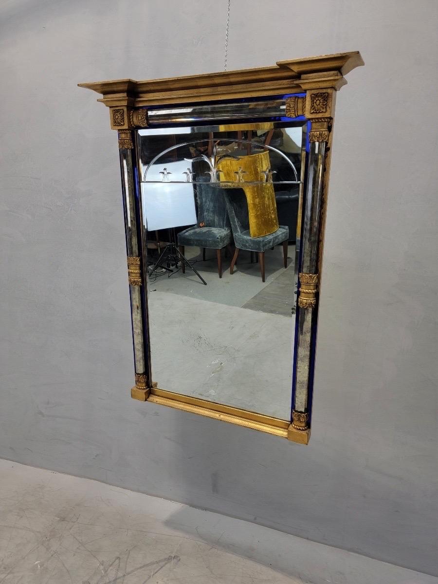 Vergoldeter Vintage-Wandspiegel im Empire-Stil mit abgeschrägten Glaskanten und kobaltblauer Verzierung im Angebot 3