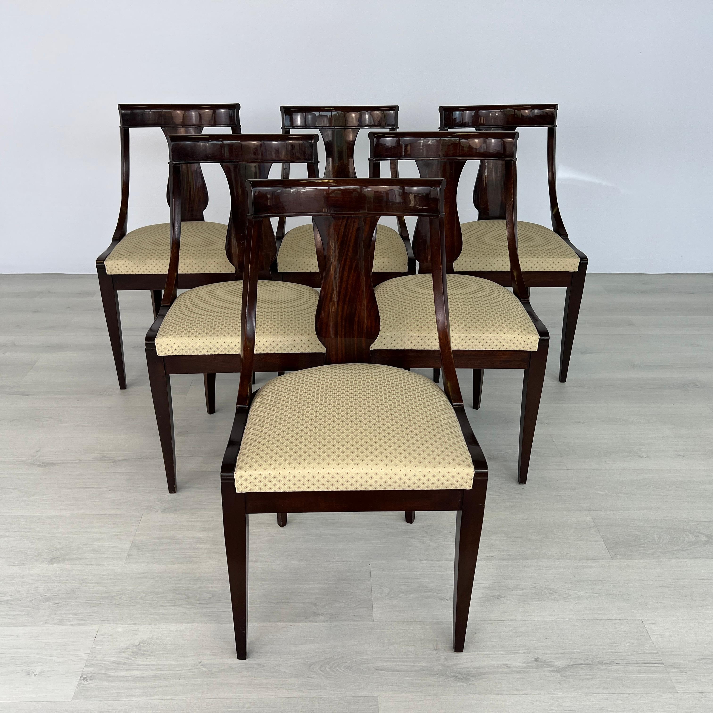 Vintage Empire Style Gondola Dining Chairs – Set of 6 im Zustand „Gut“ im Angebot in Bridgeport, CT