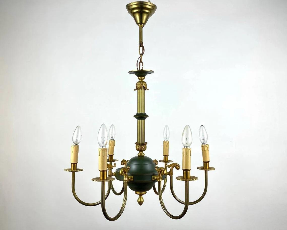 We present to your attention Vintage Chandelier for 6 horns in the Empire style.

The base is made of gold-colored brass with floral decor, with a good elaboration of details, and the graceful curve of the horns is completed by elegant rosettes with