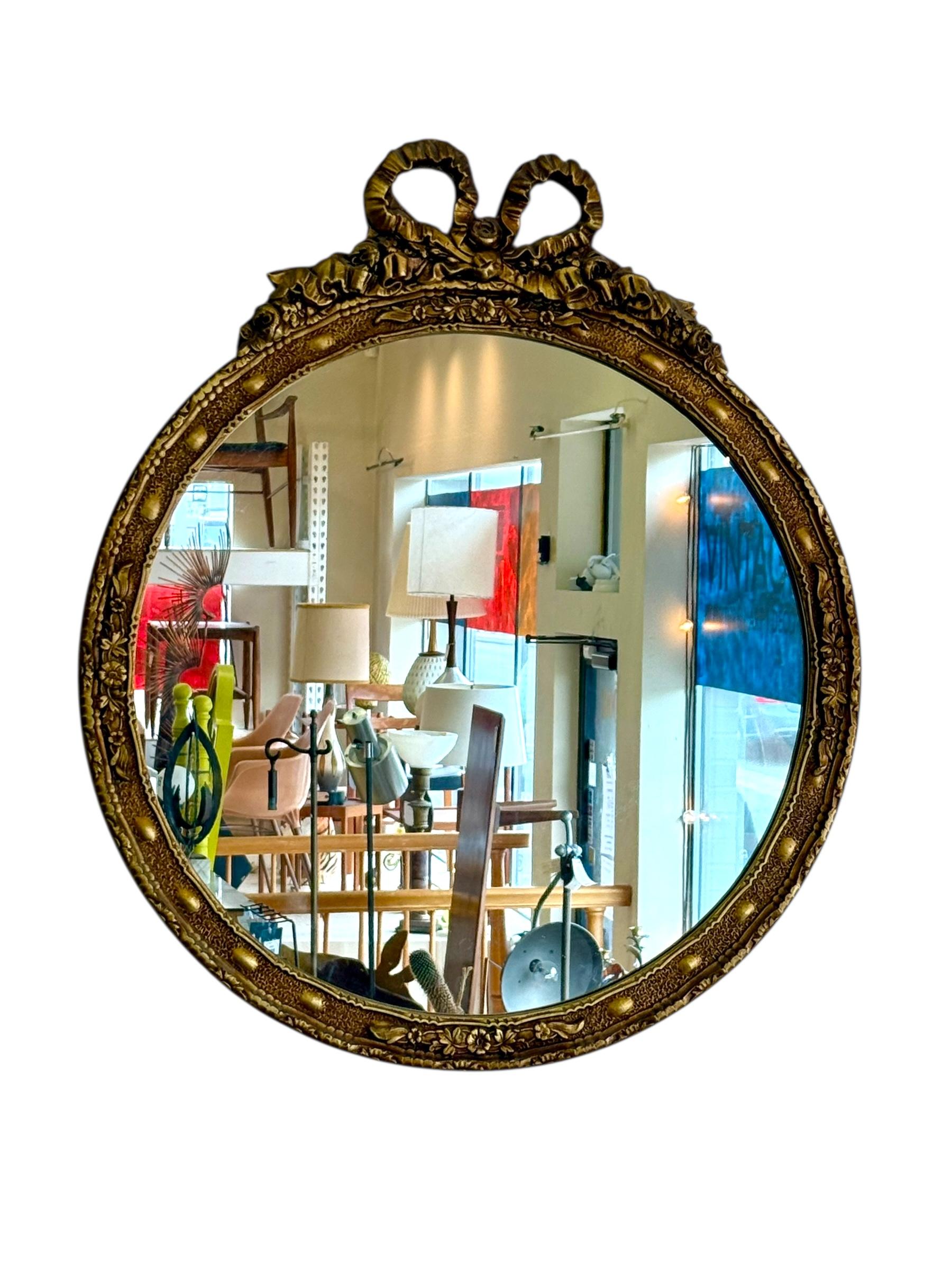 Bois doré Miroir rond vintage de style Empire avec cadre en bois doré en vente