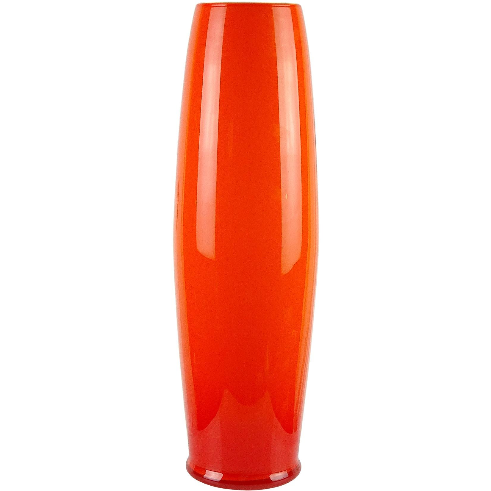 Fait main Vase à fleurs vintage en verre d'art italien Empoli orange vif pour porte-parapluies en vente