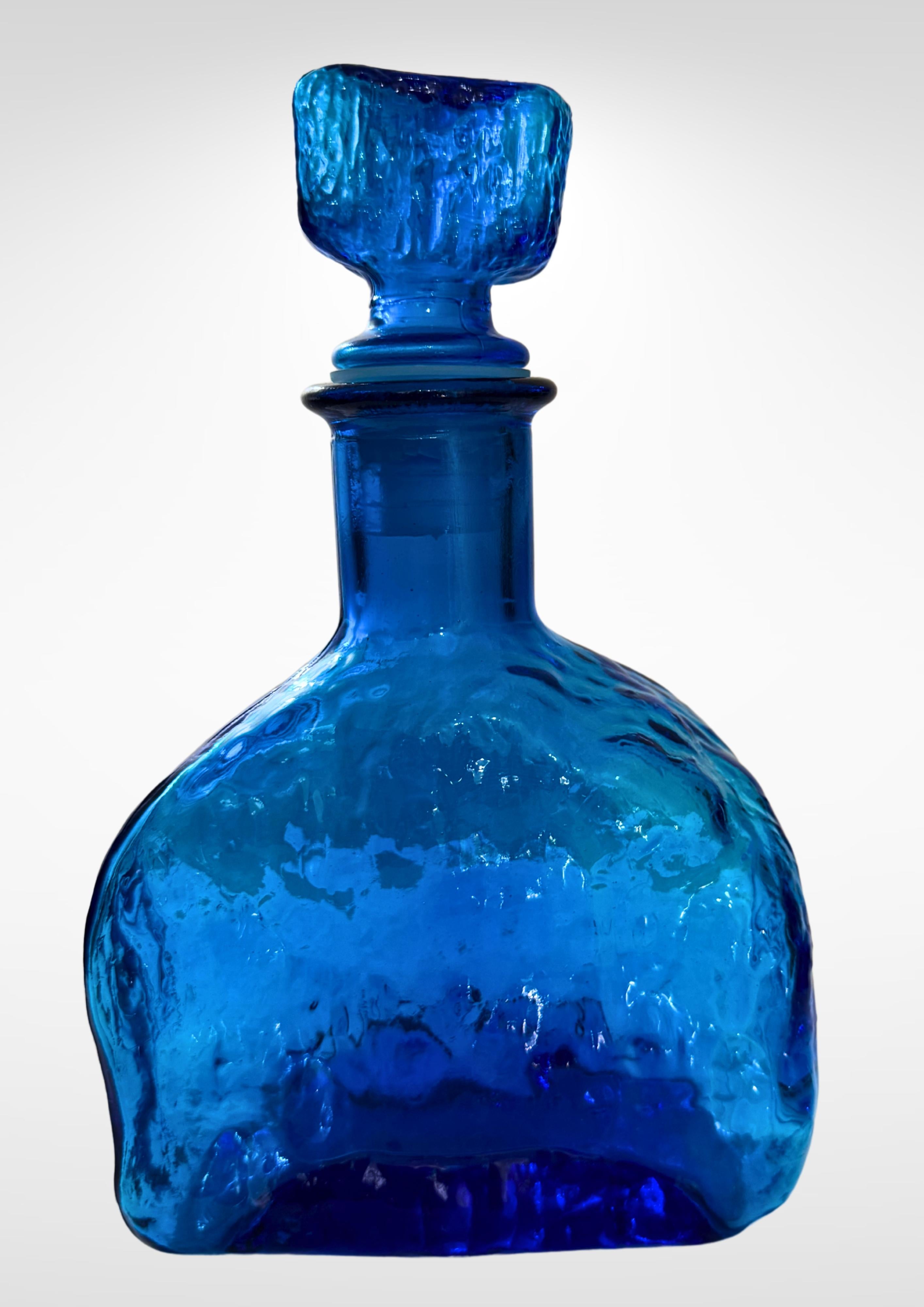 Vintage Empoli glass decanter with stopper.
In cadmium blue colour and with textured ribbed surface.
Both the decanter and stopper are in excellent condition without damage.