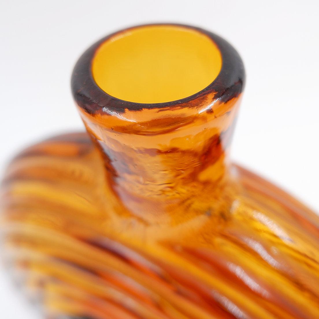 Vintage Empoli Rossini Embossed Eagle Amber Glass Decanter Bottle - 1970s In Good Condition For Sale In Linkebeek, BE