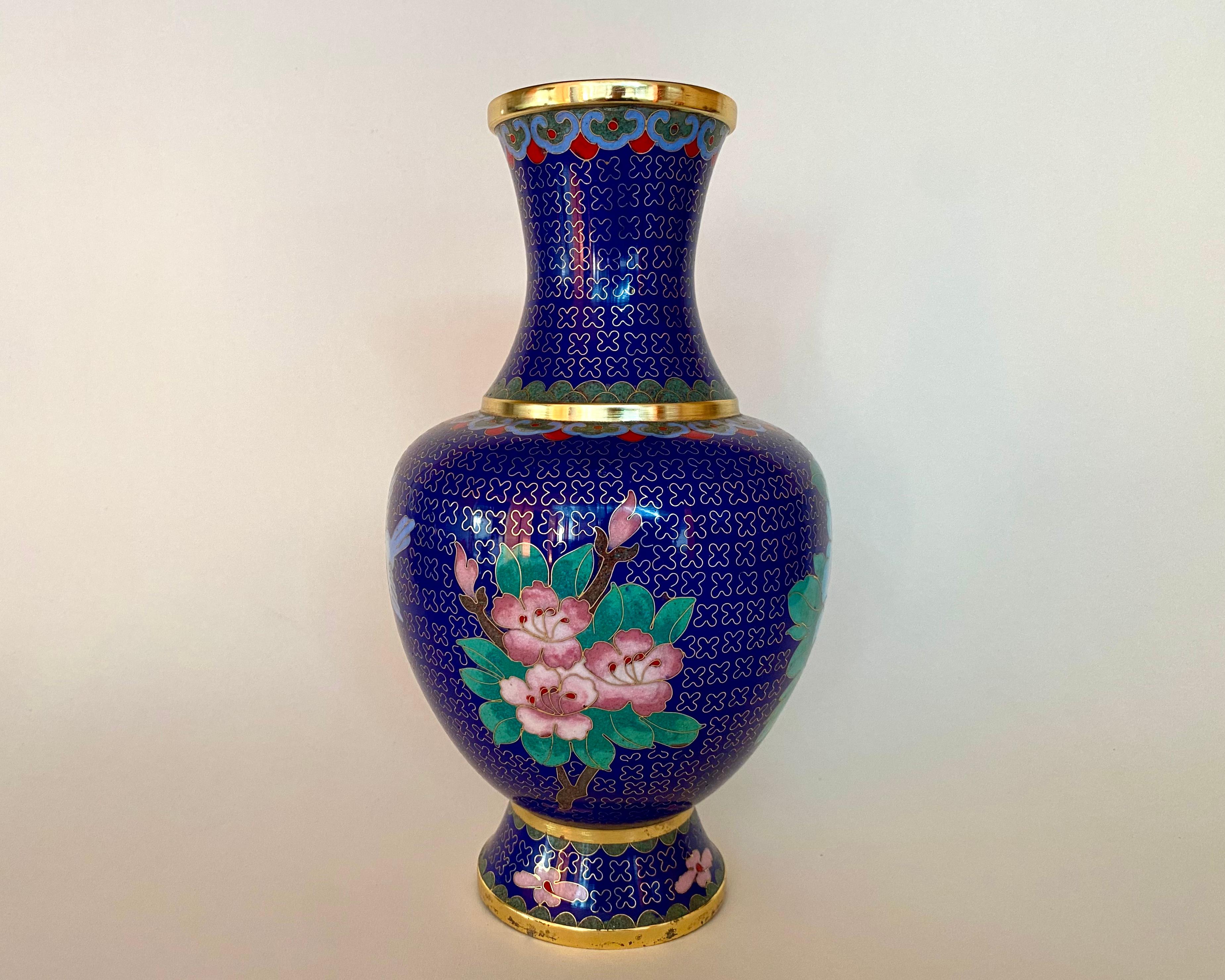 Vintage Enamel and Brass Vase in Cloisonné Technique, China, 1980 In Excellent Condition For Sale In Bastogne, BE